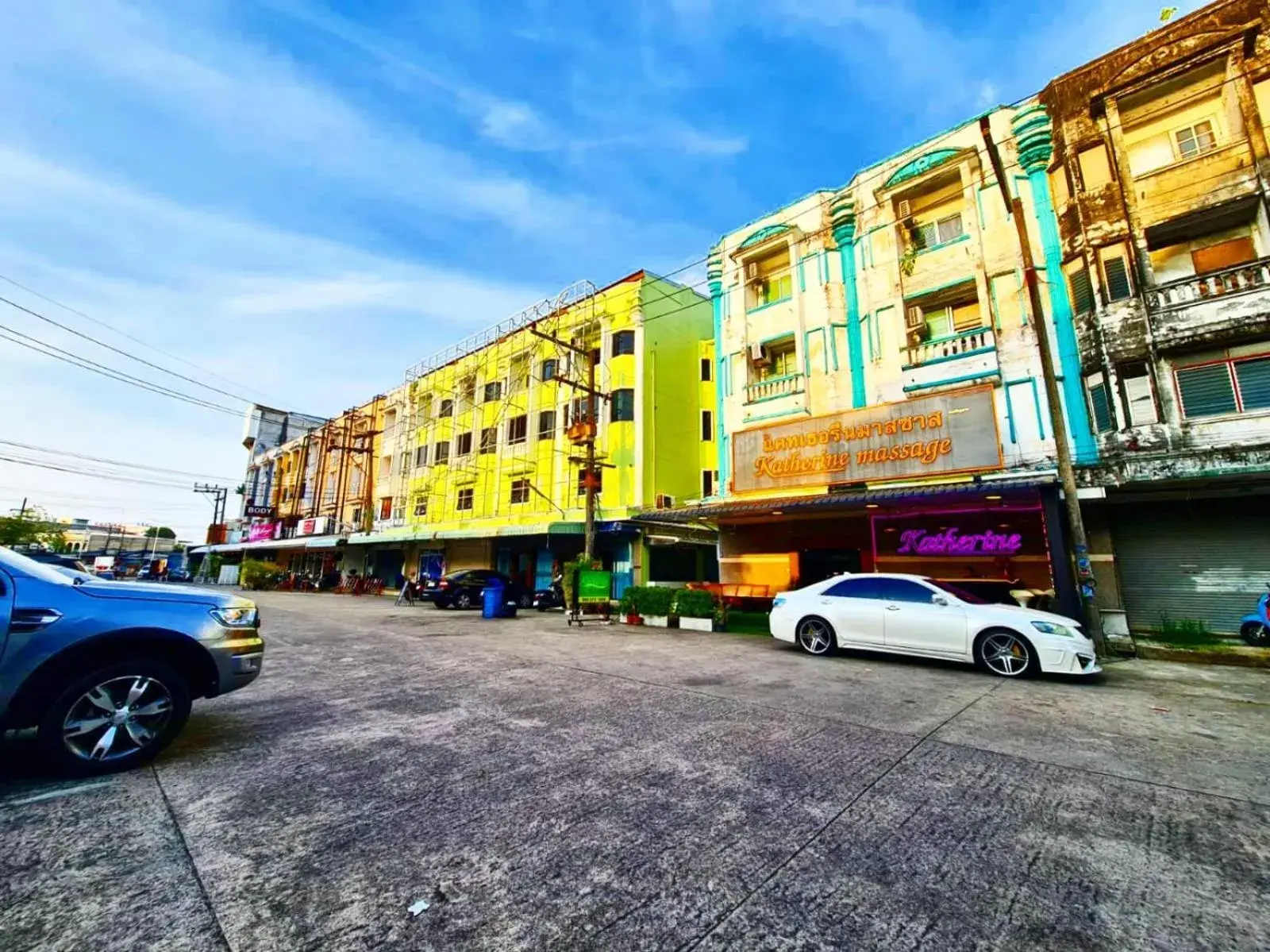 Property building in Desa Phuket Property building in Desa Phuket