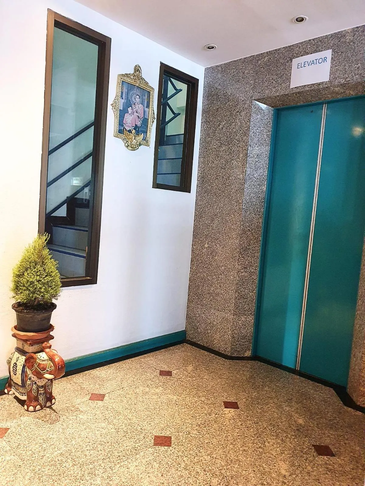 elevator in Desa Phuket