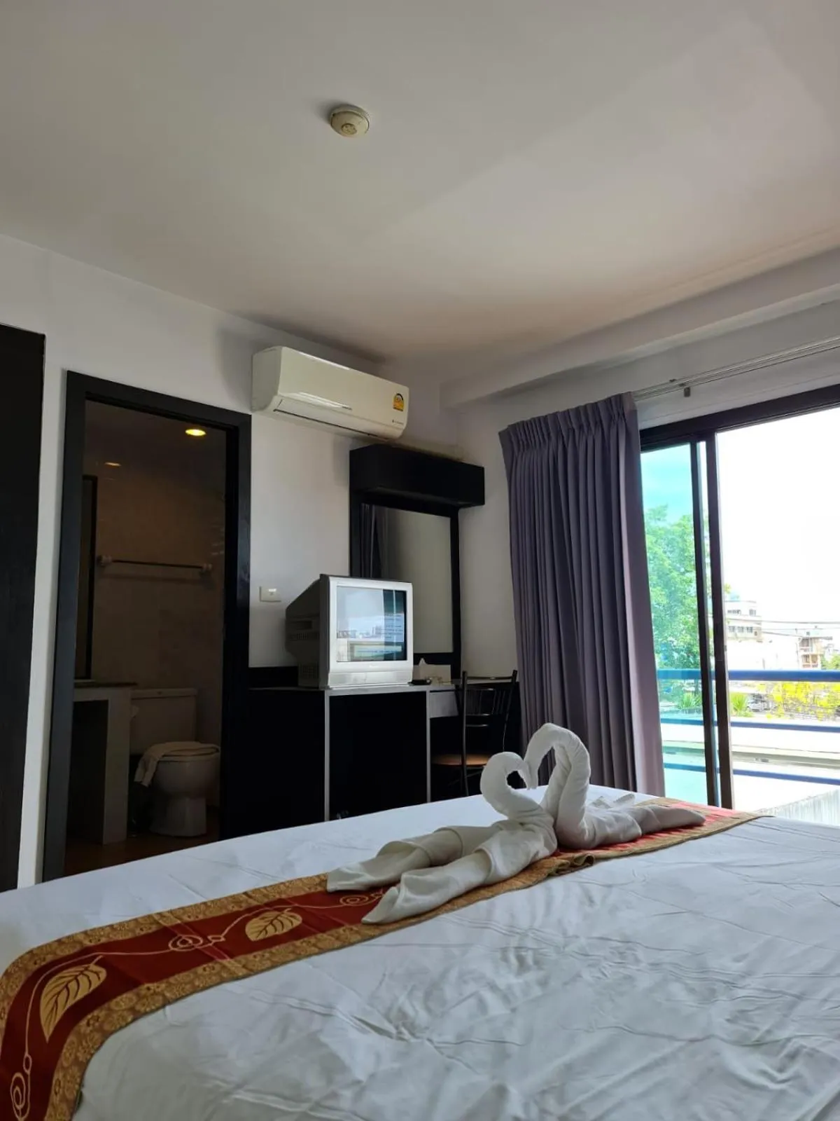 Photo of the whole room, Bed in Desa Phuket
