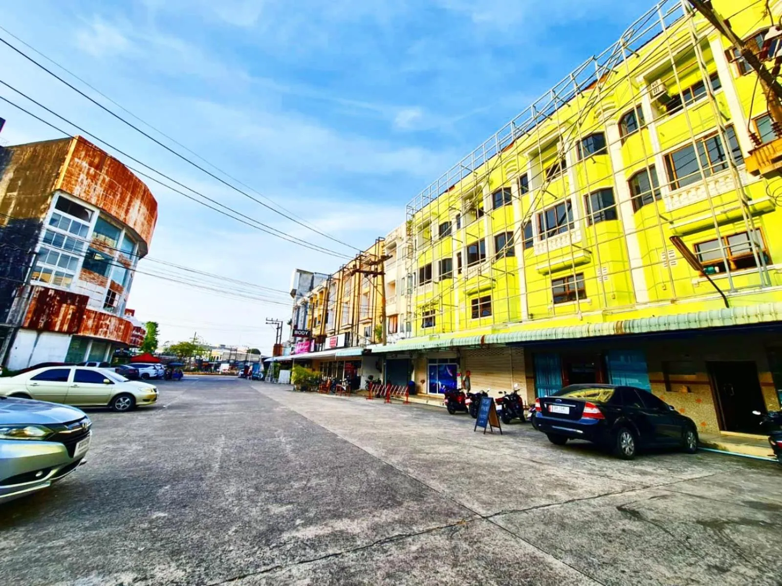 Property building in Desa Phuket