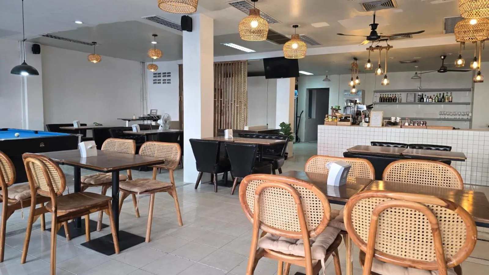 Restaurant/places to eat in Desa Phuket