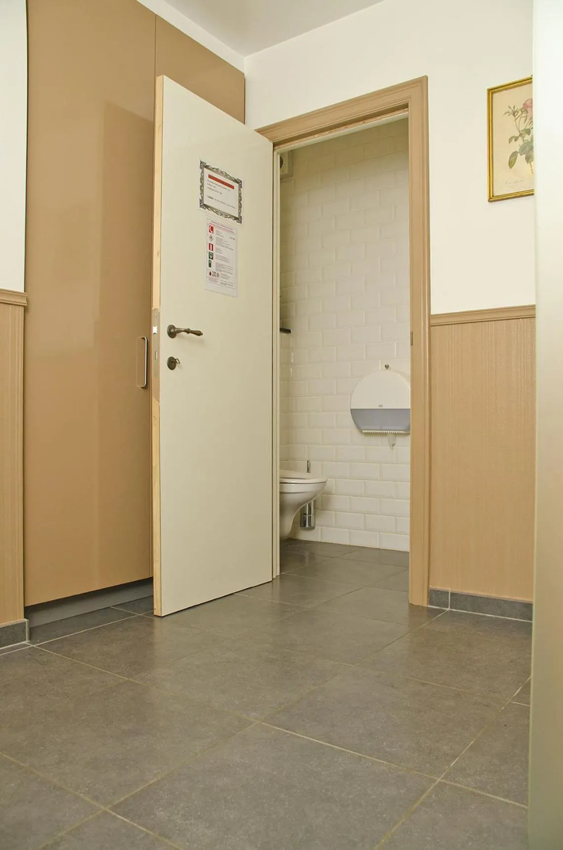 Toilet in Hotel Apartments Belgium 1 - HAB 1