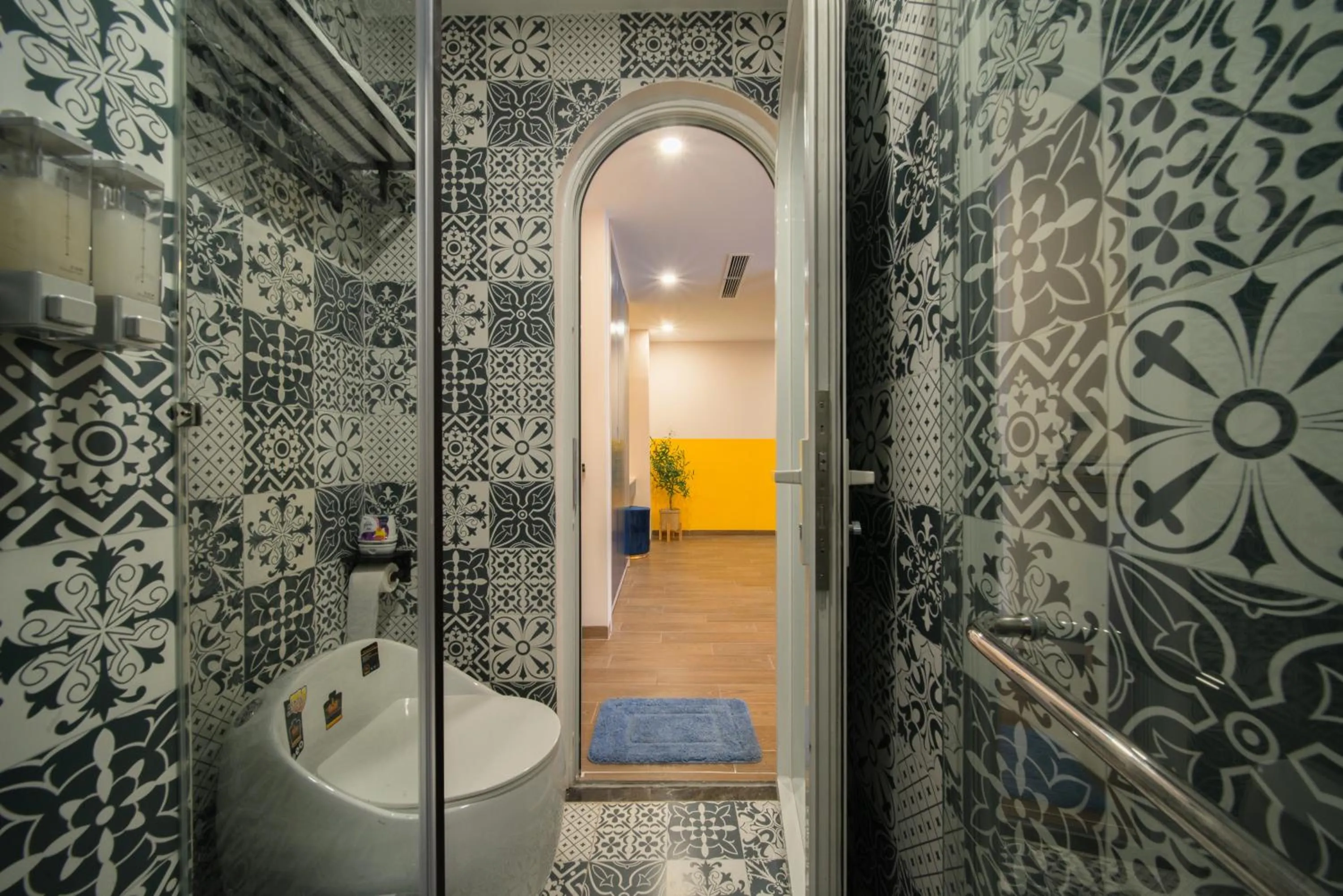 Bathroom in Pavillon Garden Hotel