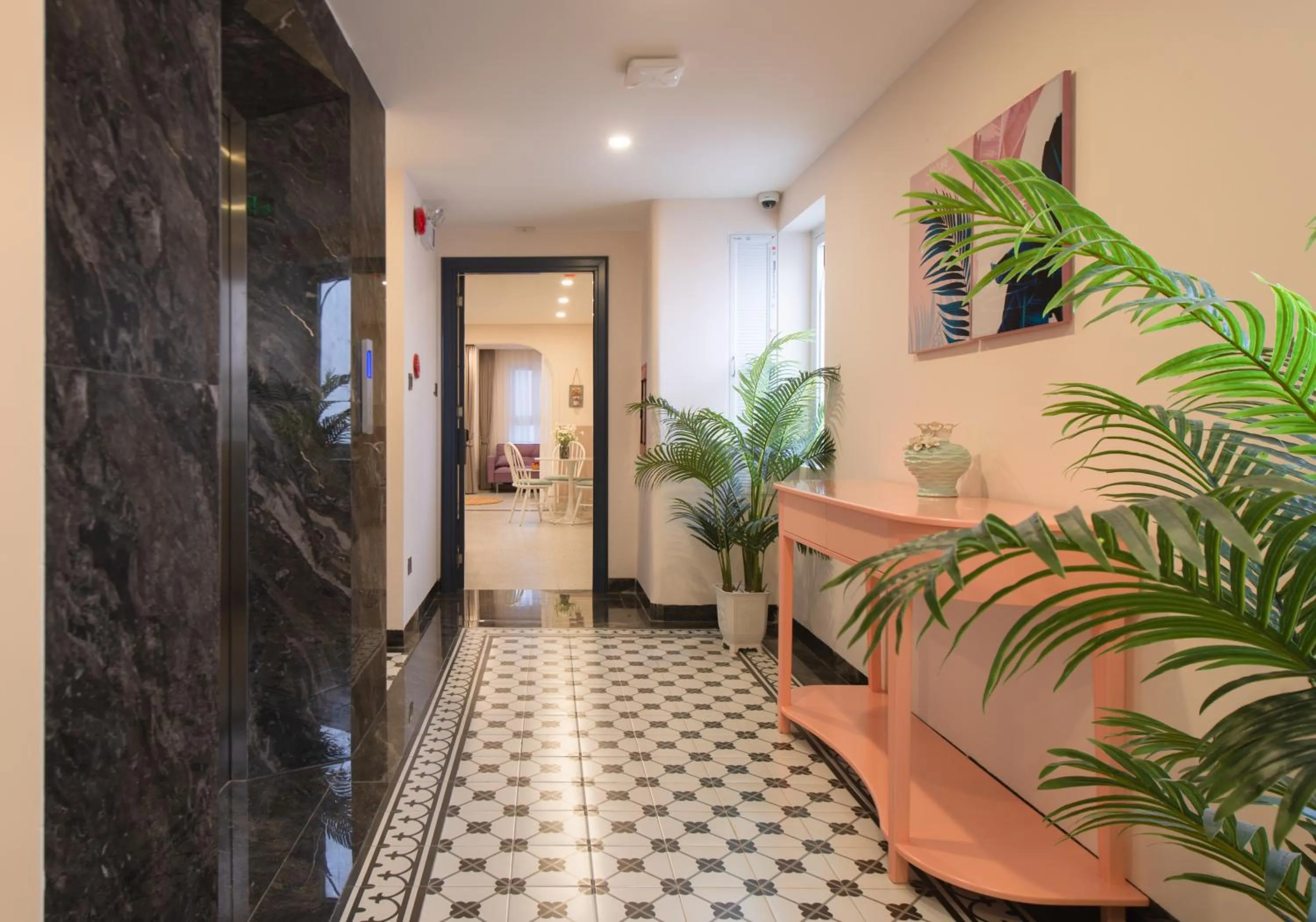 Neighbourhood in Pavillon Garden Hotel