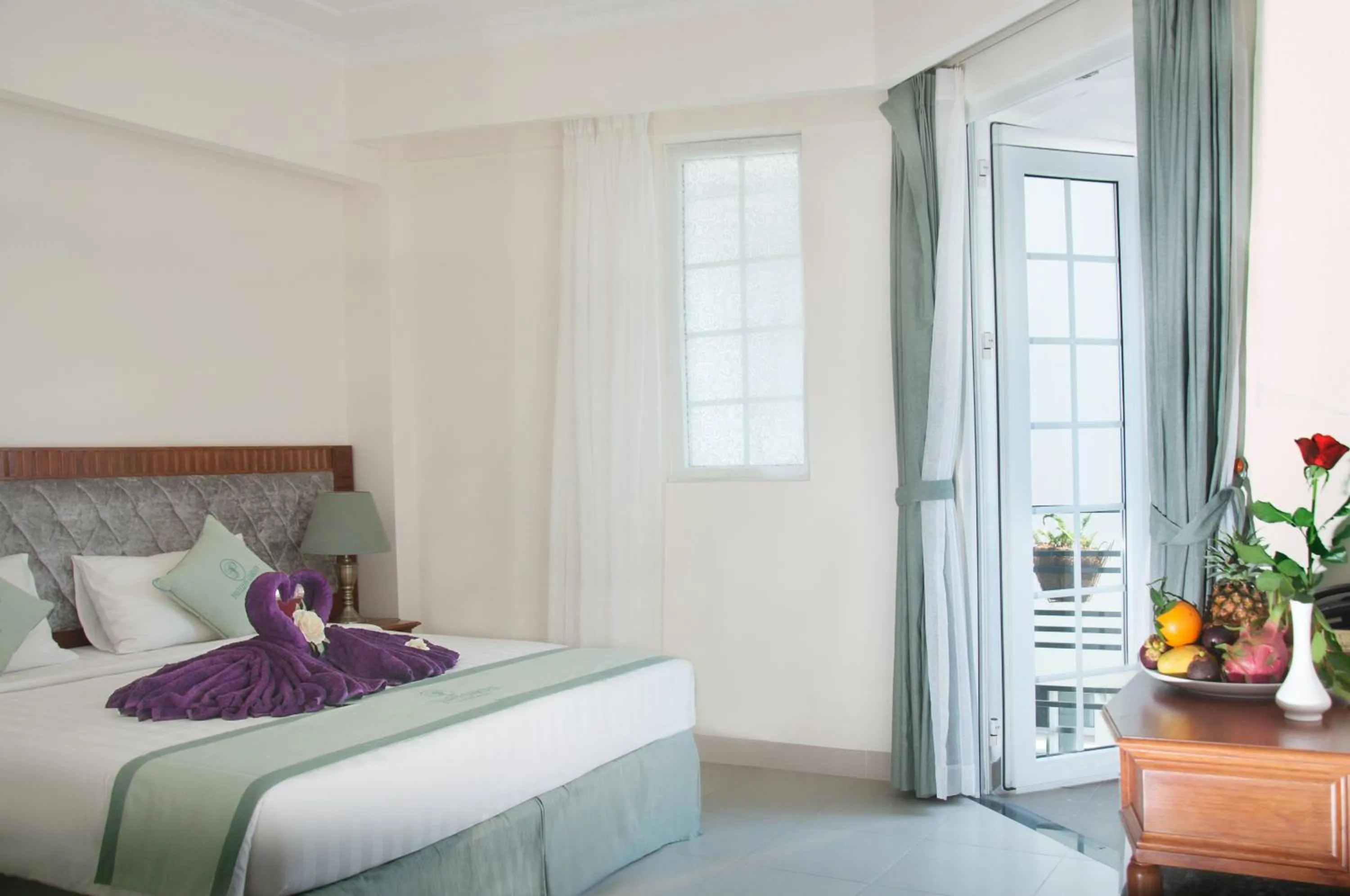 Balcony/Terrace, Bed in Pavillon Garden Hotel