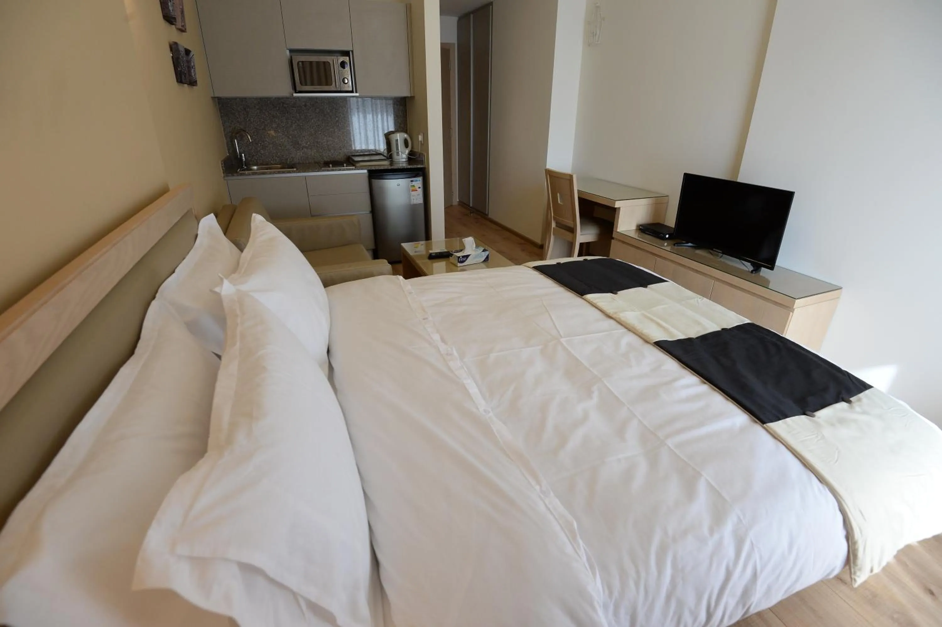 TV and multimedia, Bed in Nest 1 Hotel