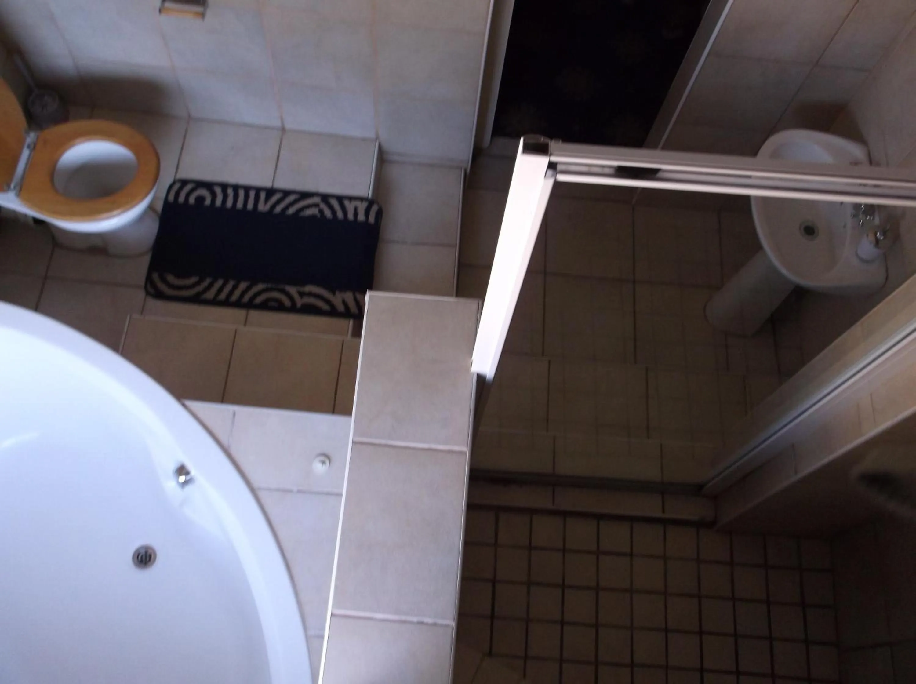 Shower in Stone Crescent Hotel