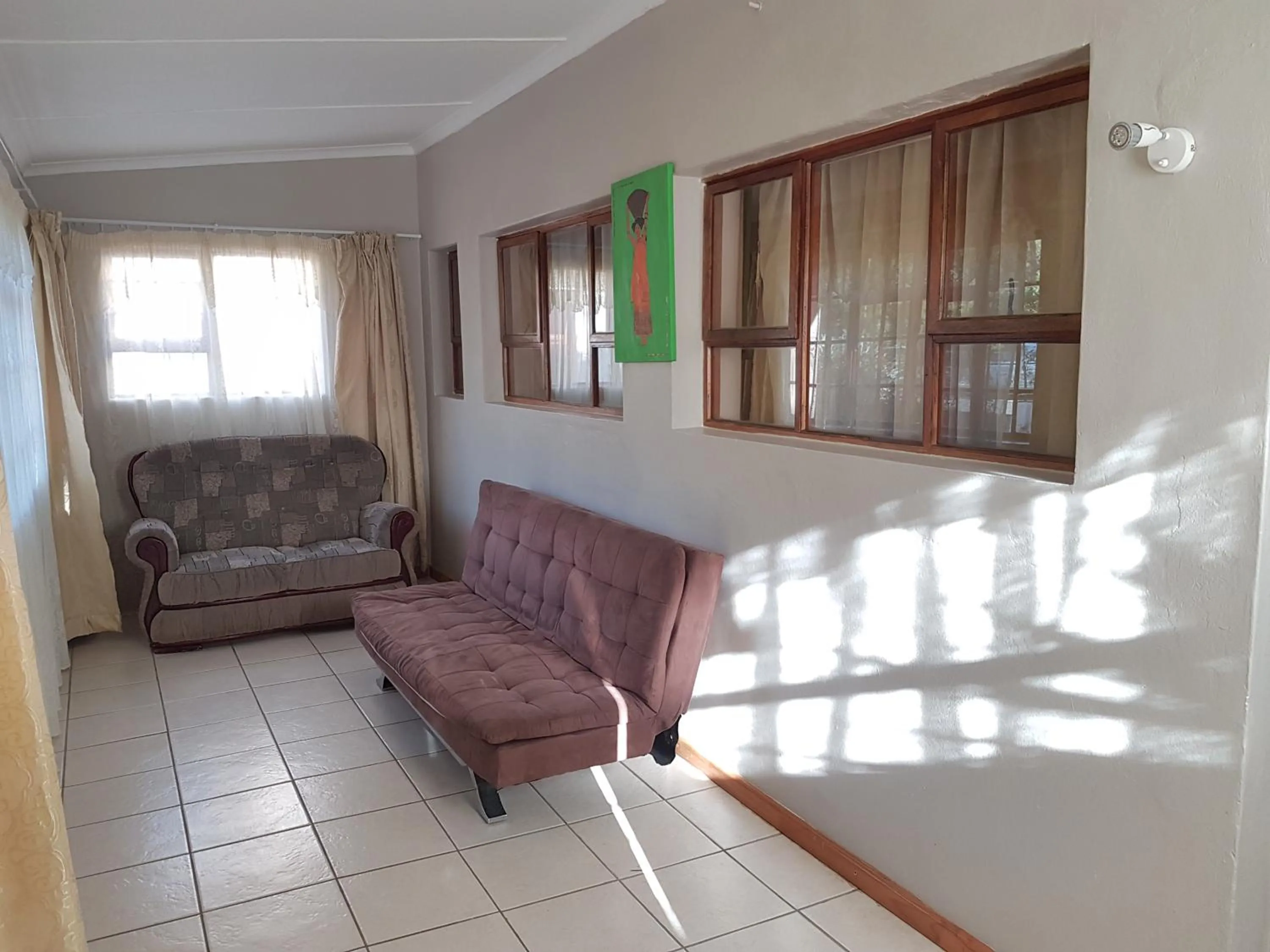 Living room in Stone Crescent Hotel