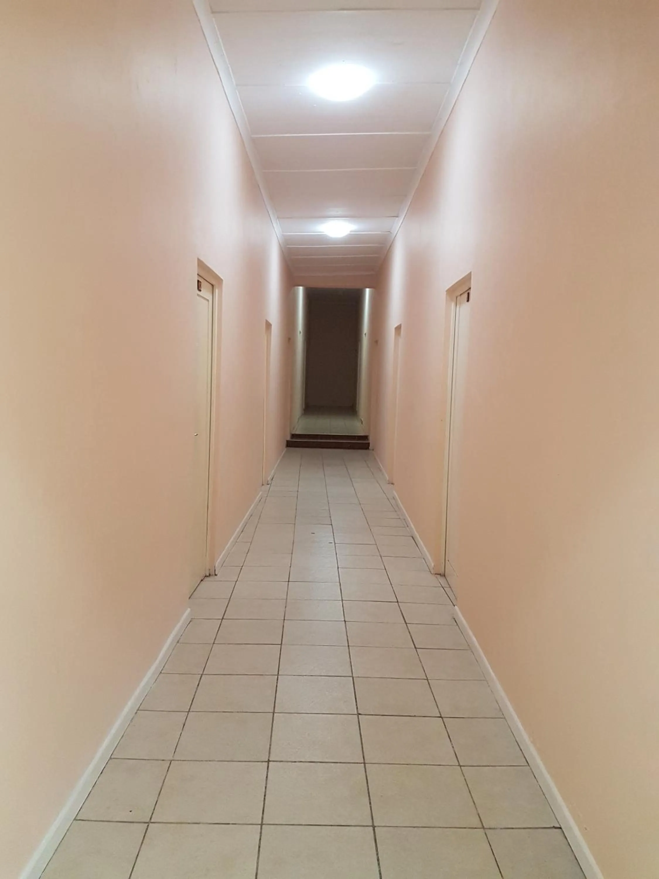 Communal lounge/ TV room in Stone Crescent Hotel