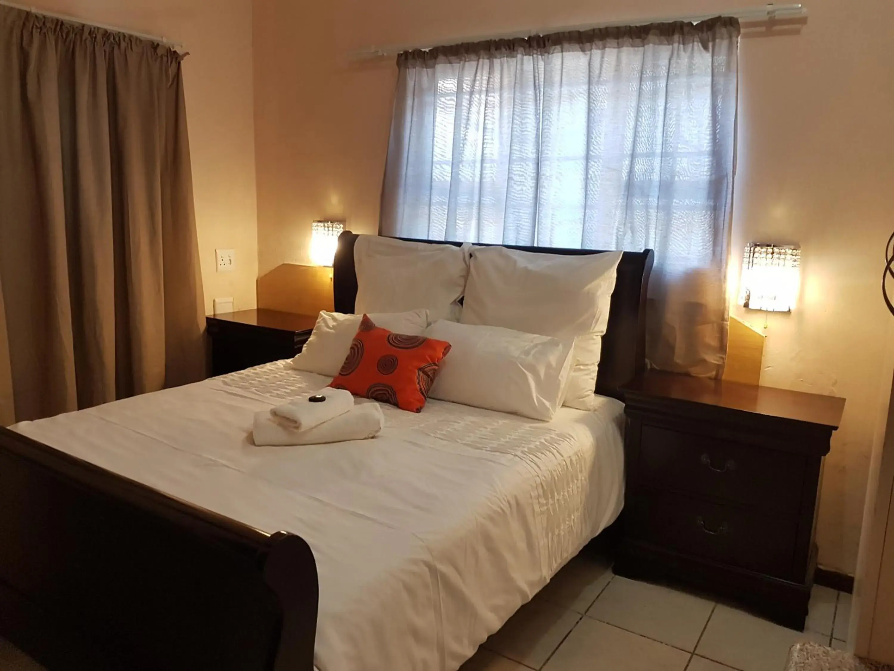Family Room with Bathroom in Stone Crescent Hotel Family Room with Bathroom in Stone Crescent Hotel