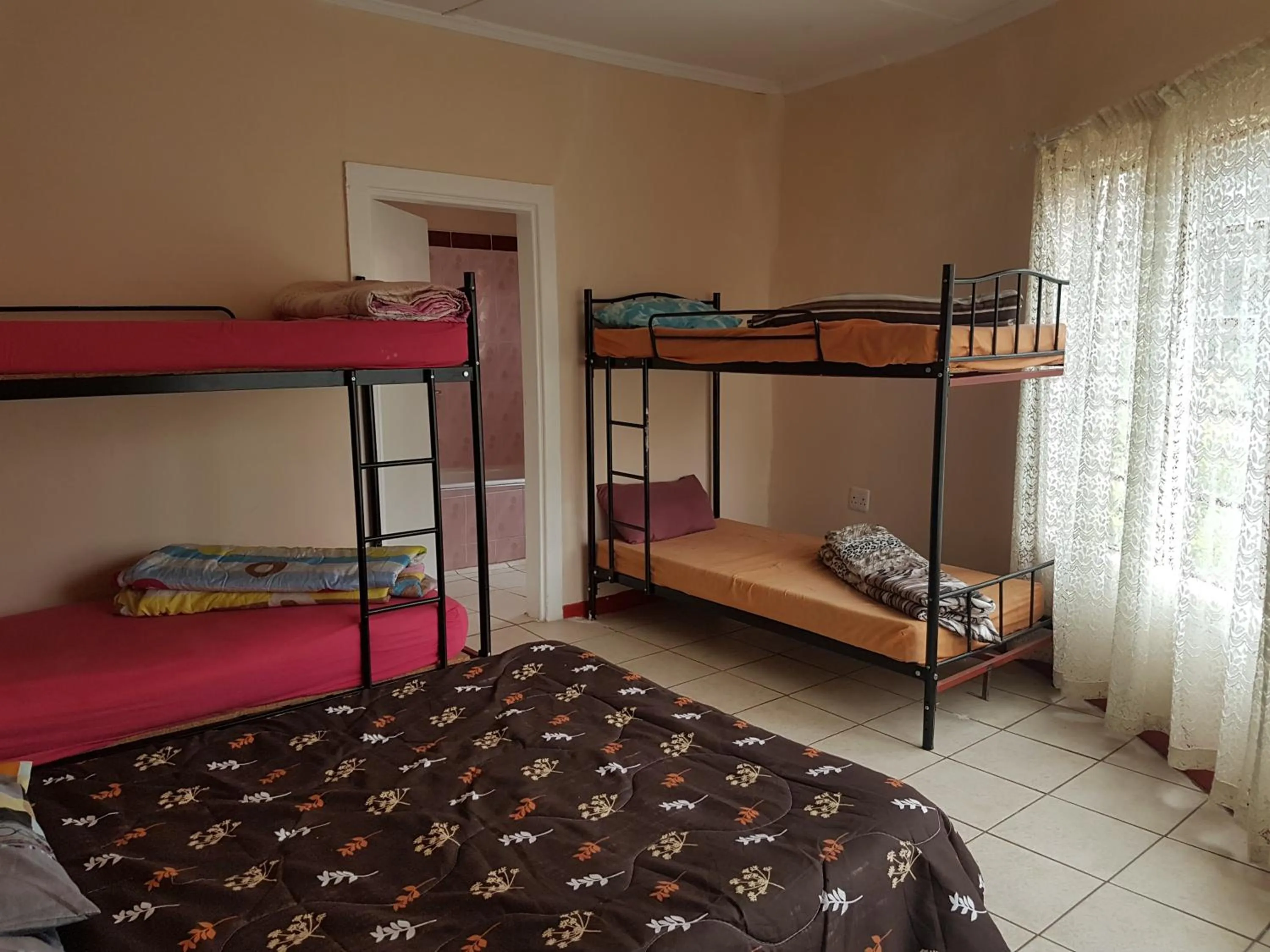 Restaurant/places to eat in Stone Crescent Hotel