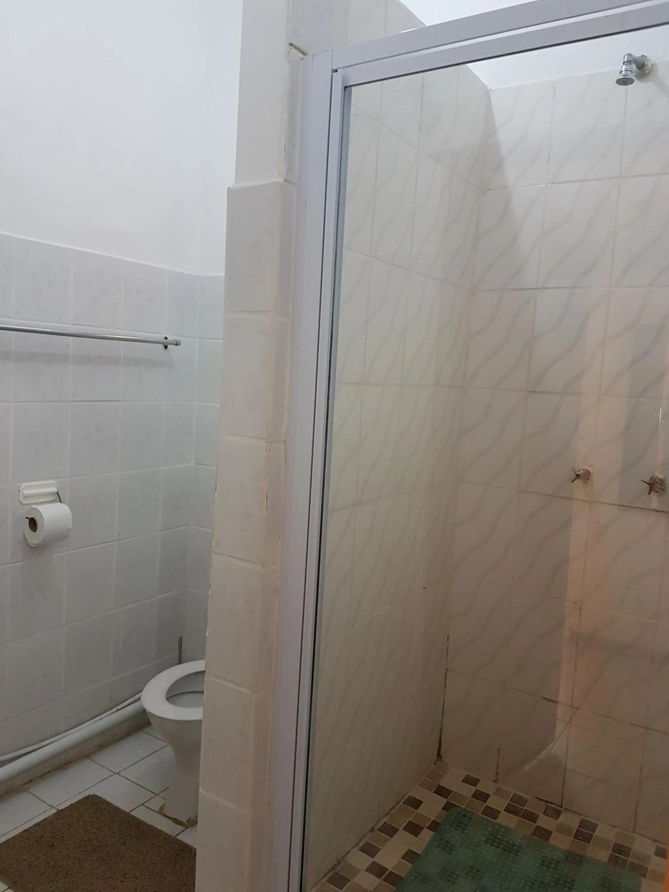 Shower in Stone Crescent Hotel