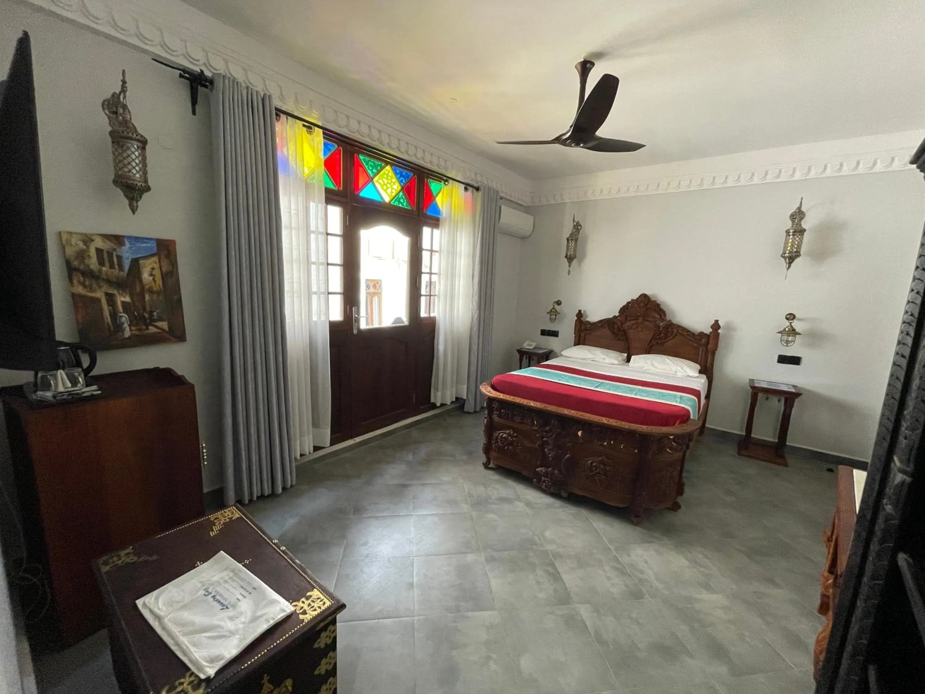 Bed in Mizingani Seafront Hotel