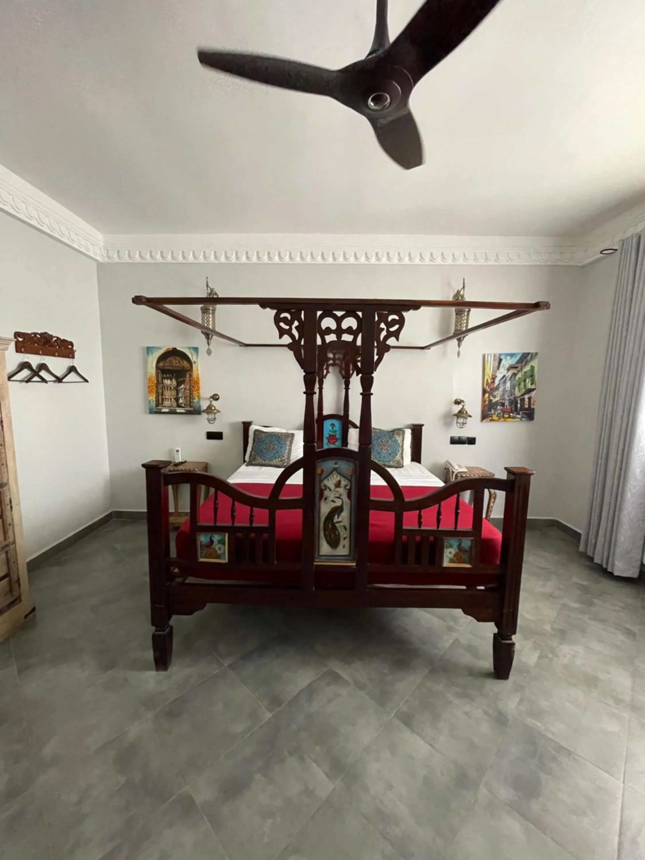 Bed in Mizingani Seafront Hotel