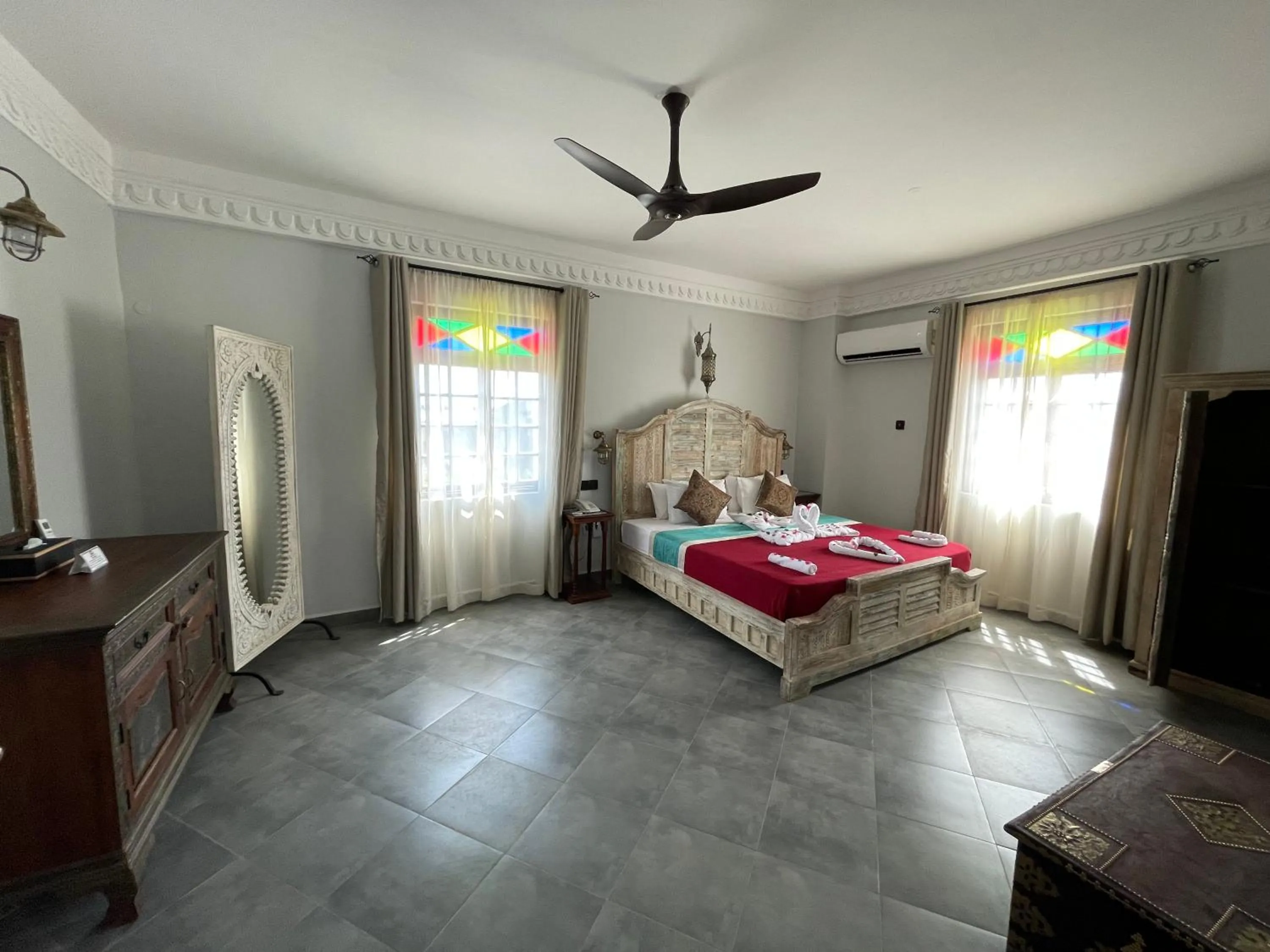 Bed in Mizingani Seafront Hotel