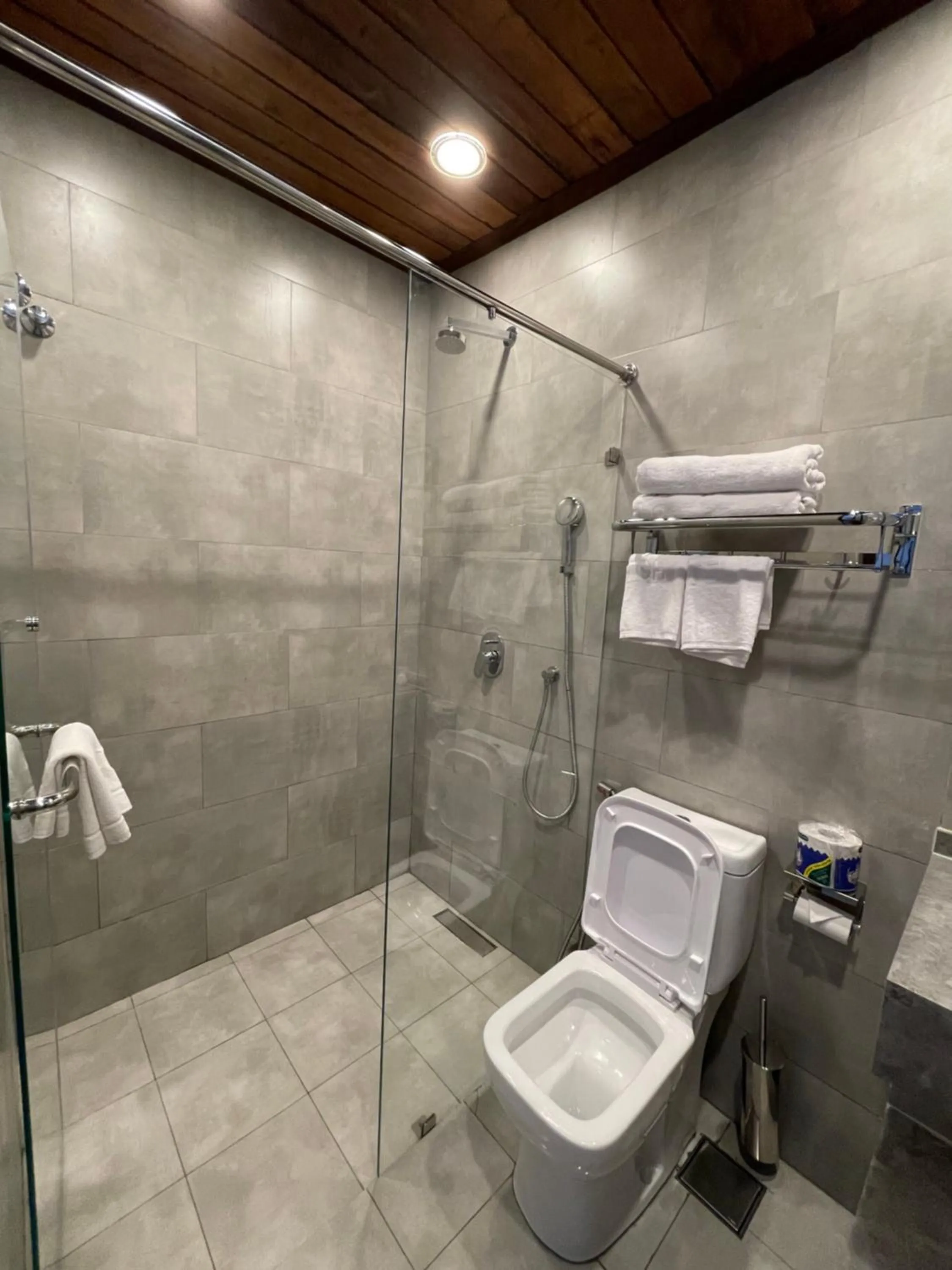 Shower in Mizingani Seafront Hotel