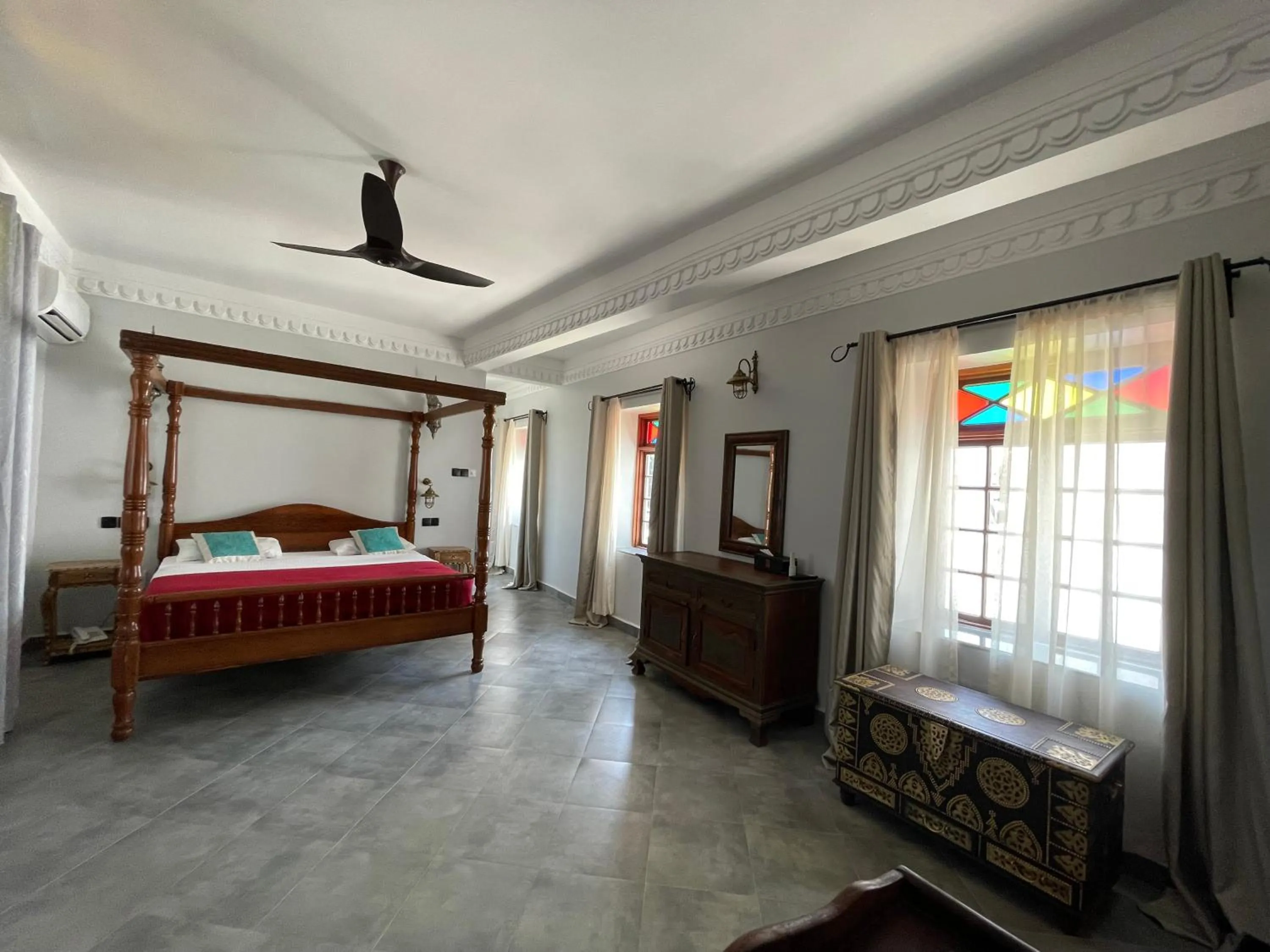 Bed in Mizingani Seafront Hotel