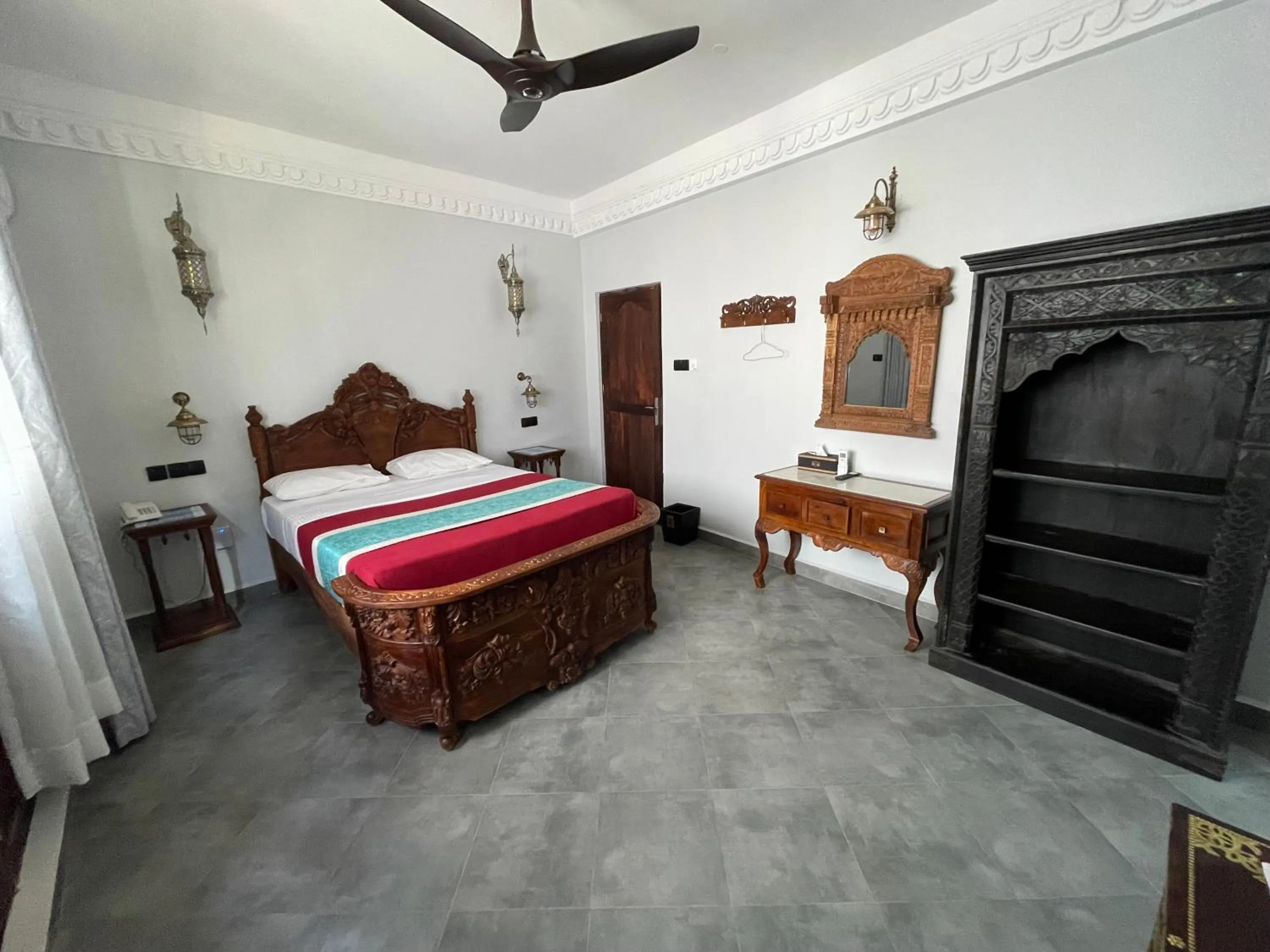 Bed in Mizingani Seafront Hotel