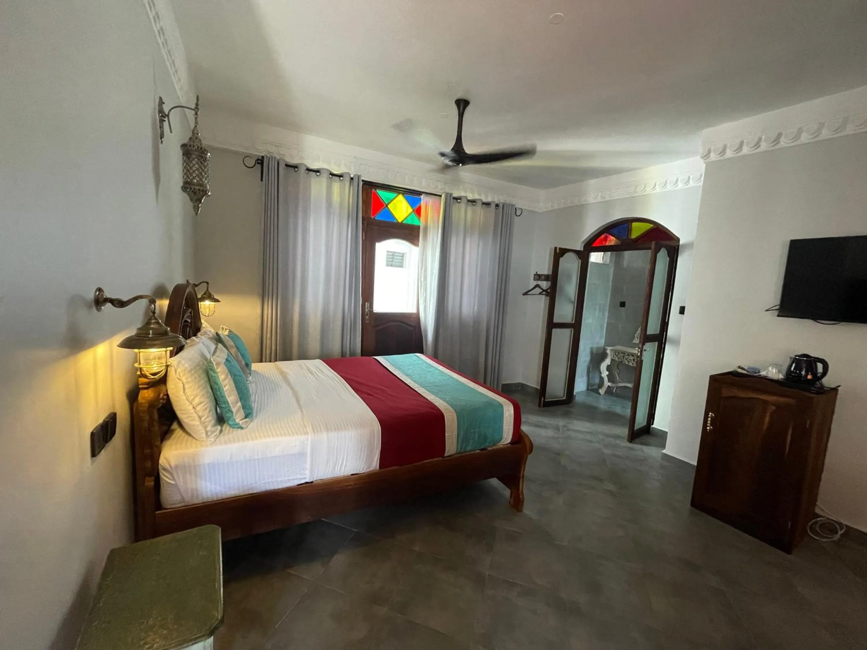 Bed in Mizingani Seafront Hotel