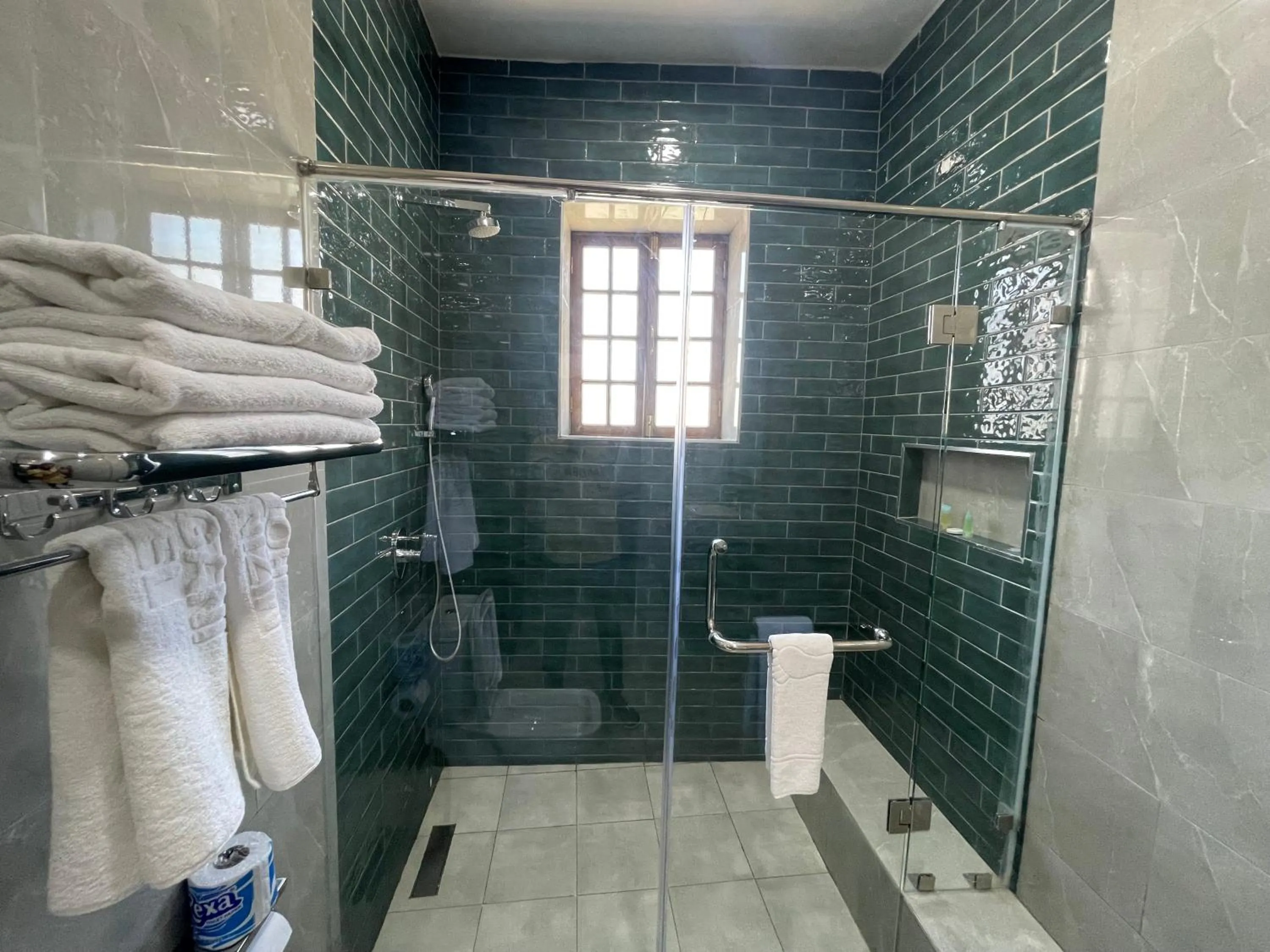 Shower in Mizingani Seafront Hotel