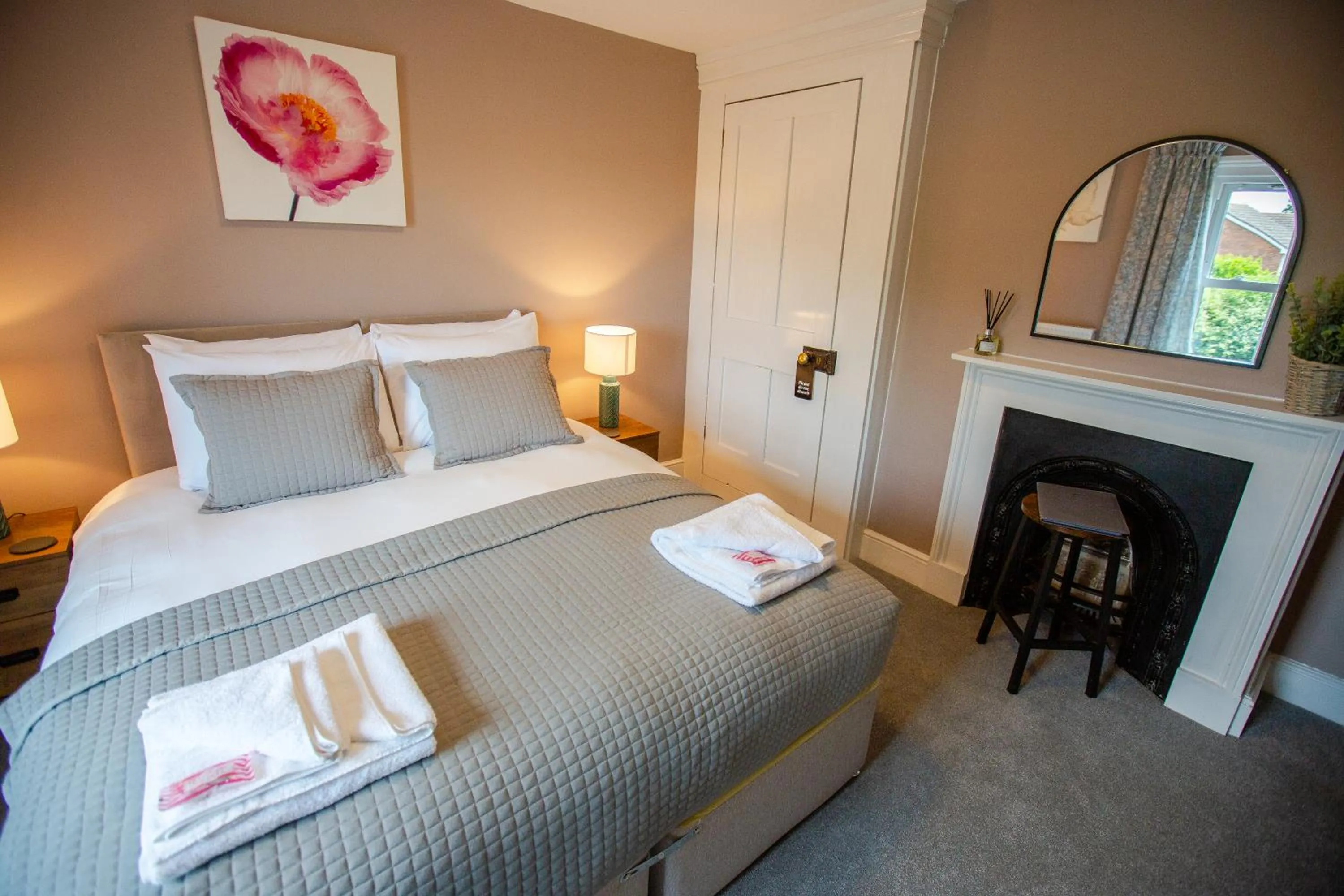 Bedroom, Bed in Woodfalls Inn