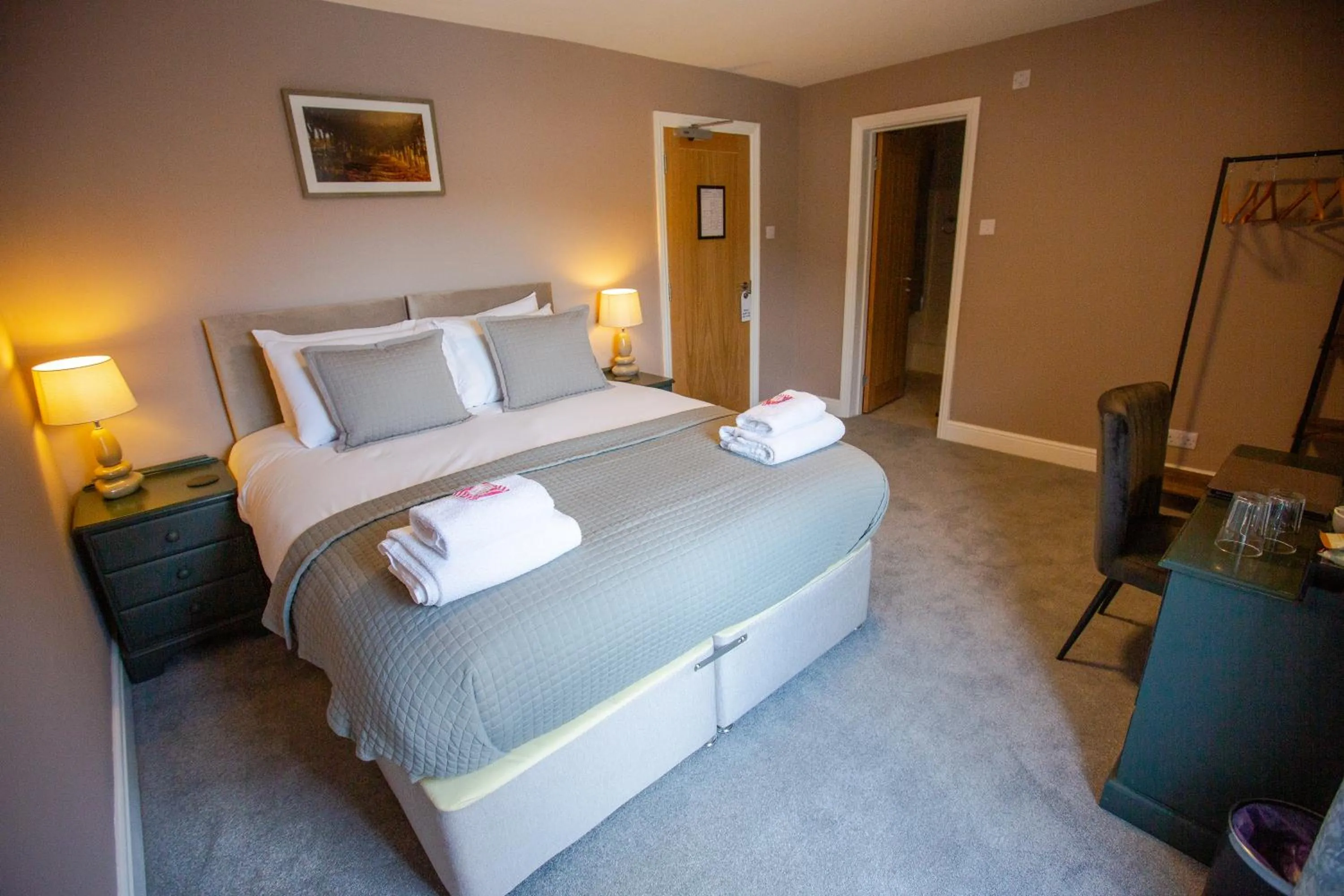 Bedroom, Bed in Woodfalls Inn