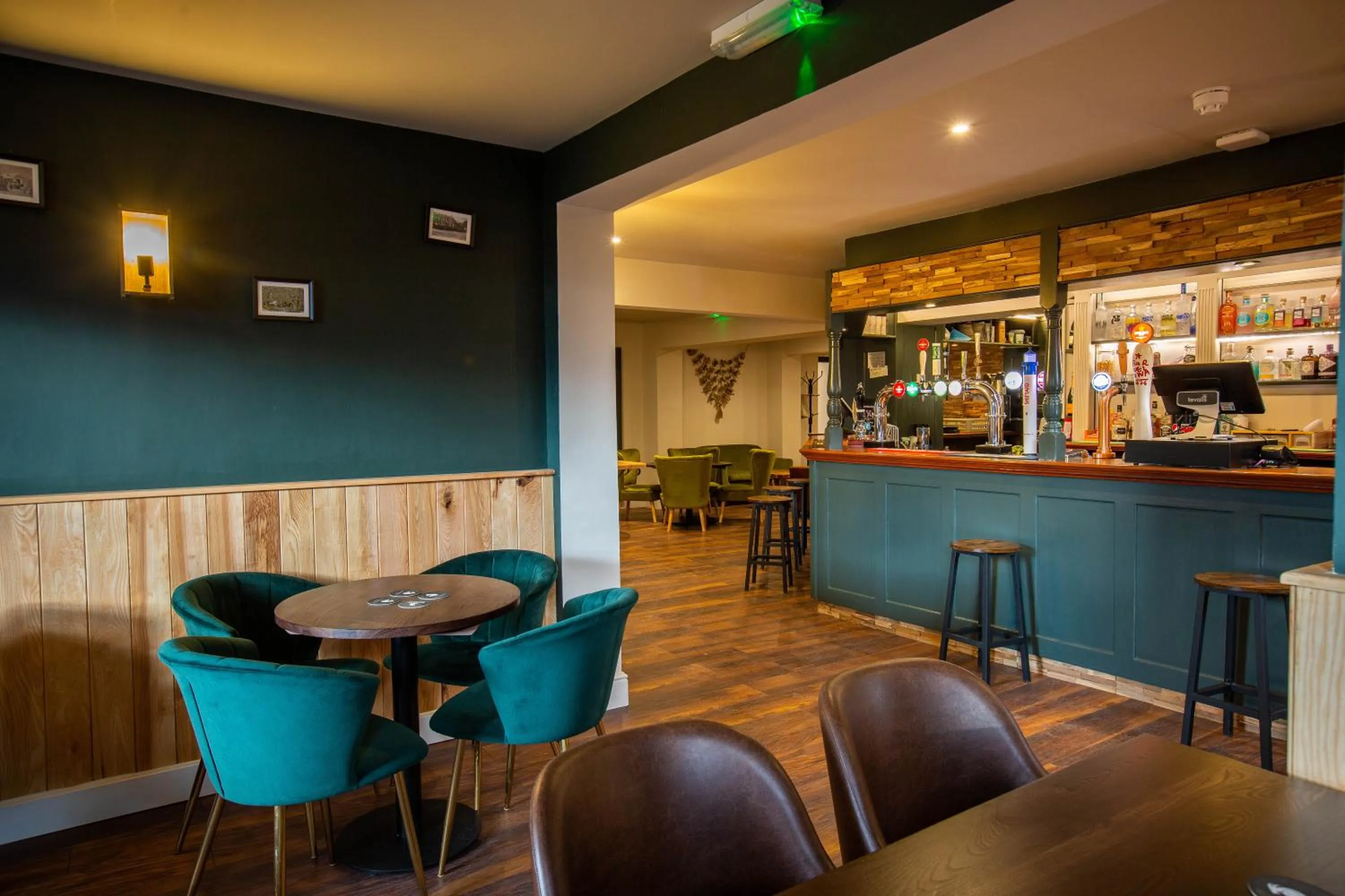 Lounge or bar in Woodfalls Inn