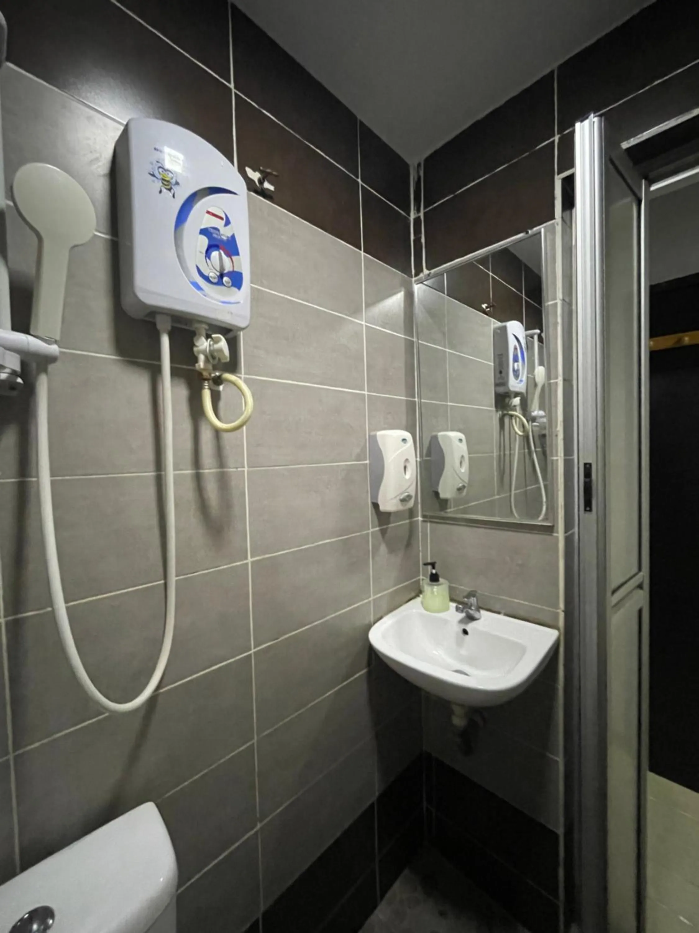 Shower in Hotel Rim Global Subang