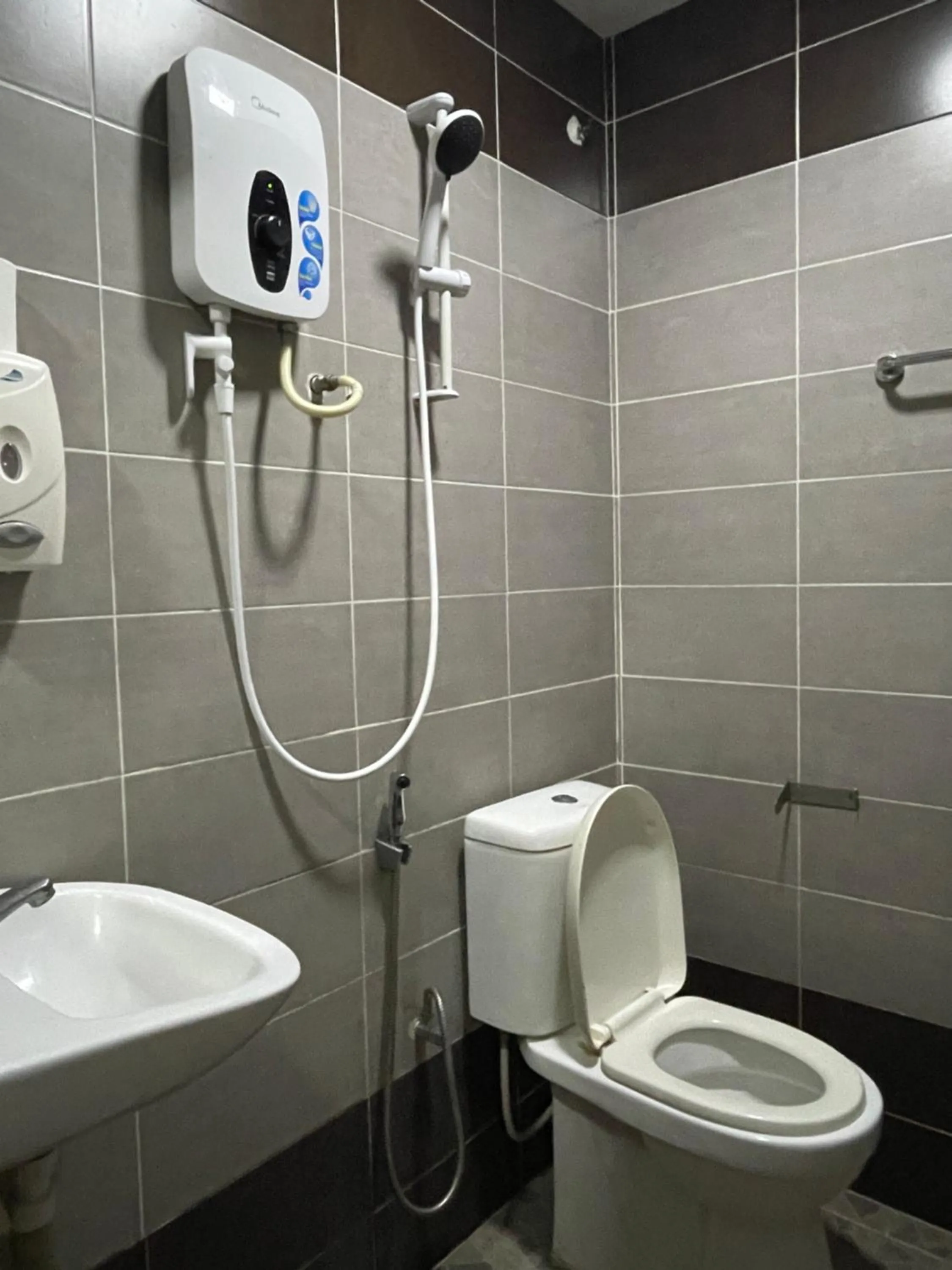 Shower in Hotel Rim Global Subang