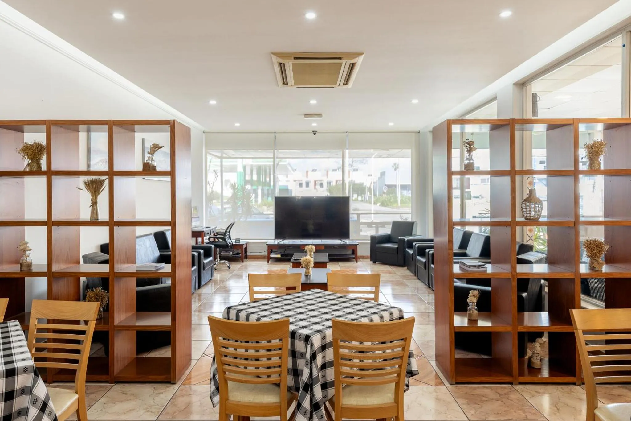 Communal lounge/ TV room in Bela Ria