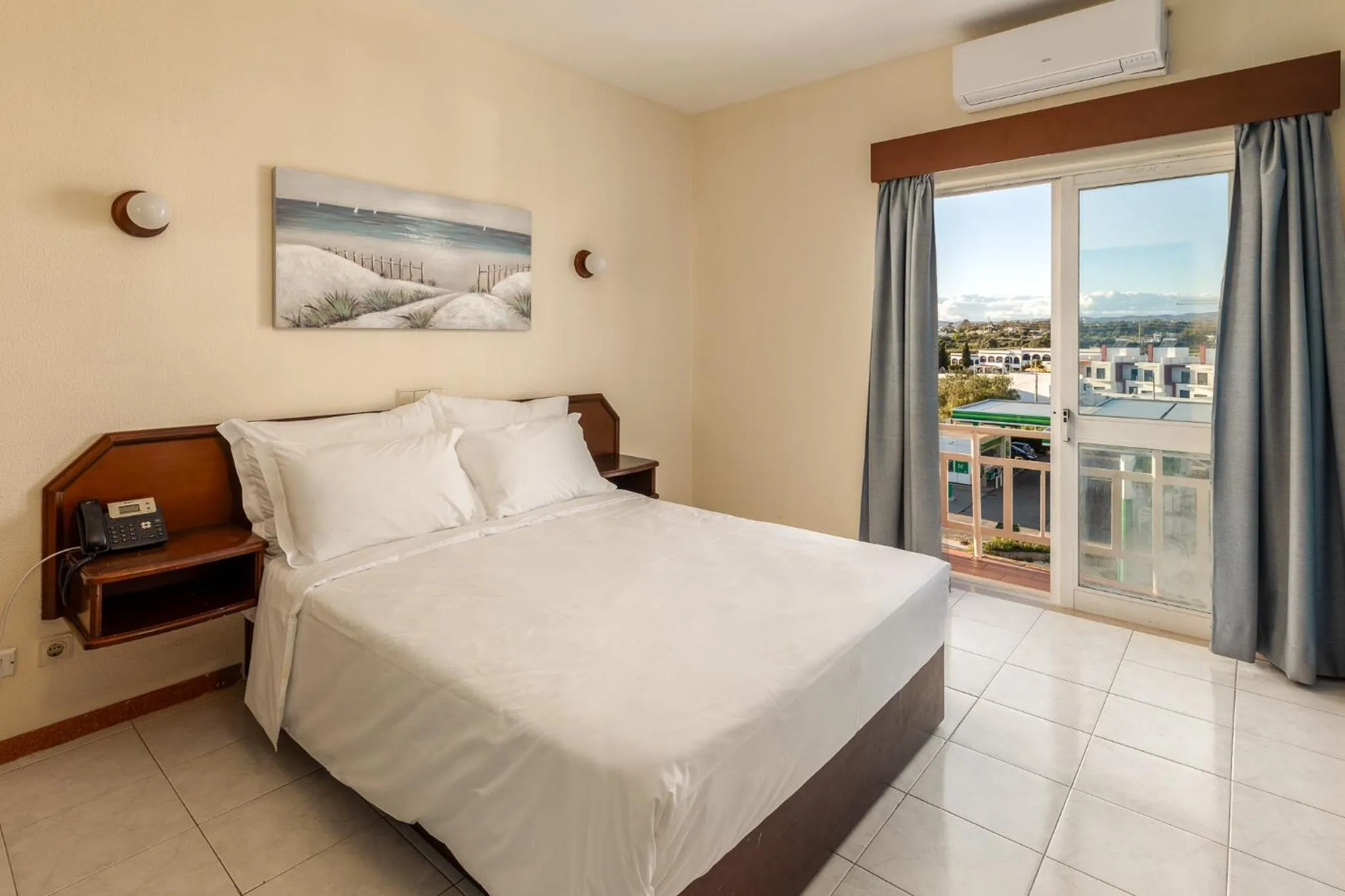 Bedroom, Bed in Bela Ria