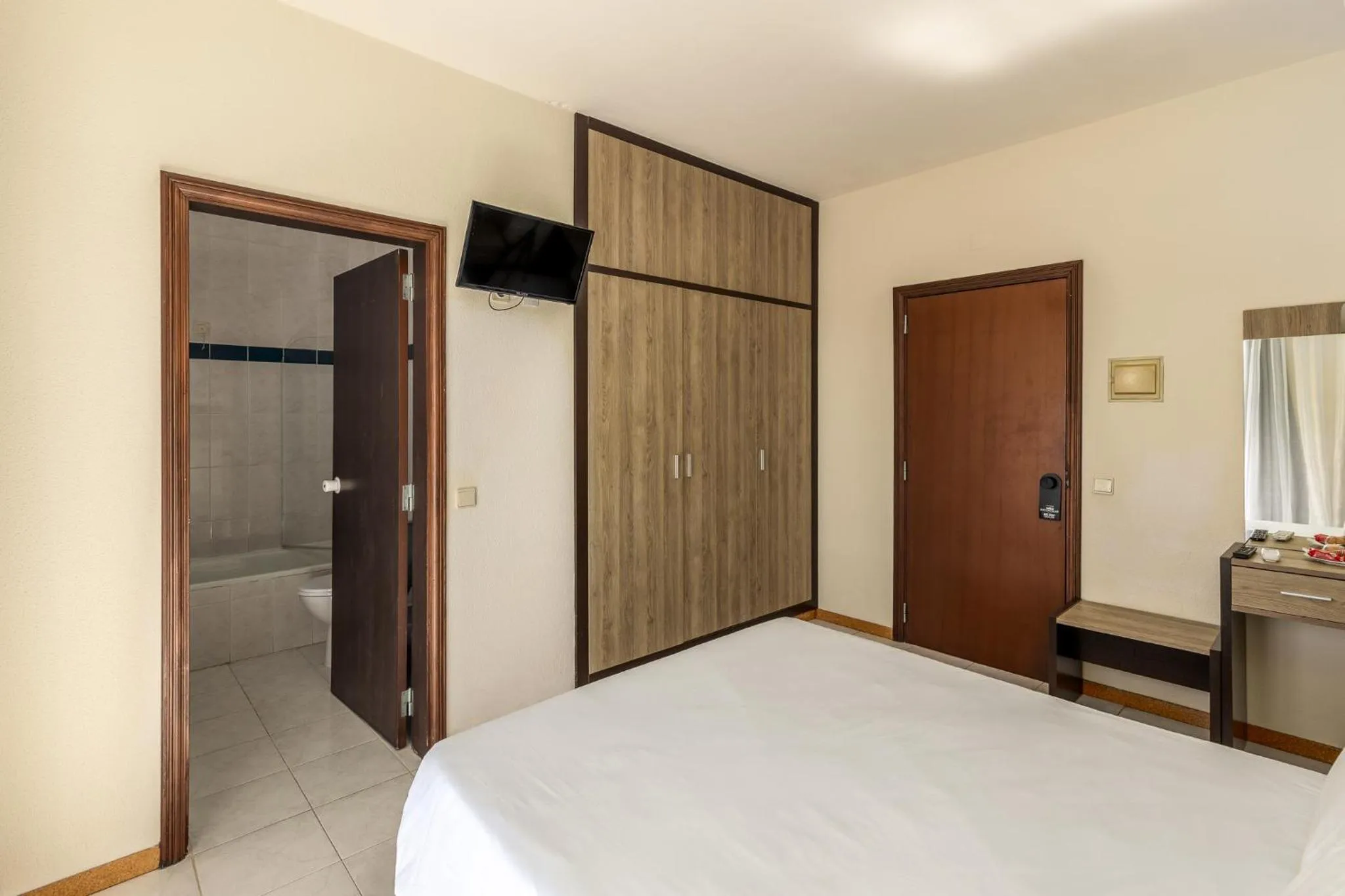 Bedroom, Bed in Bela Ria