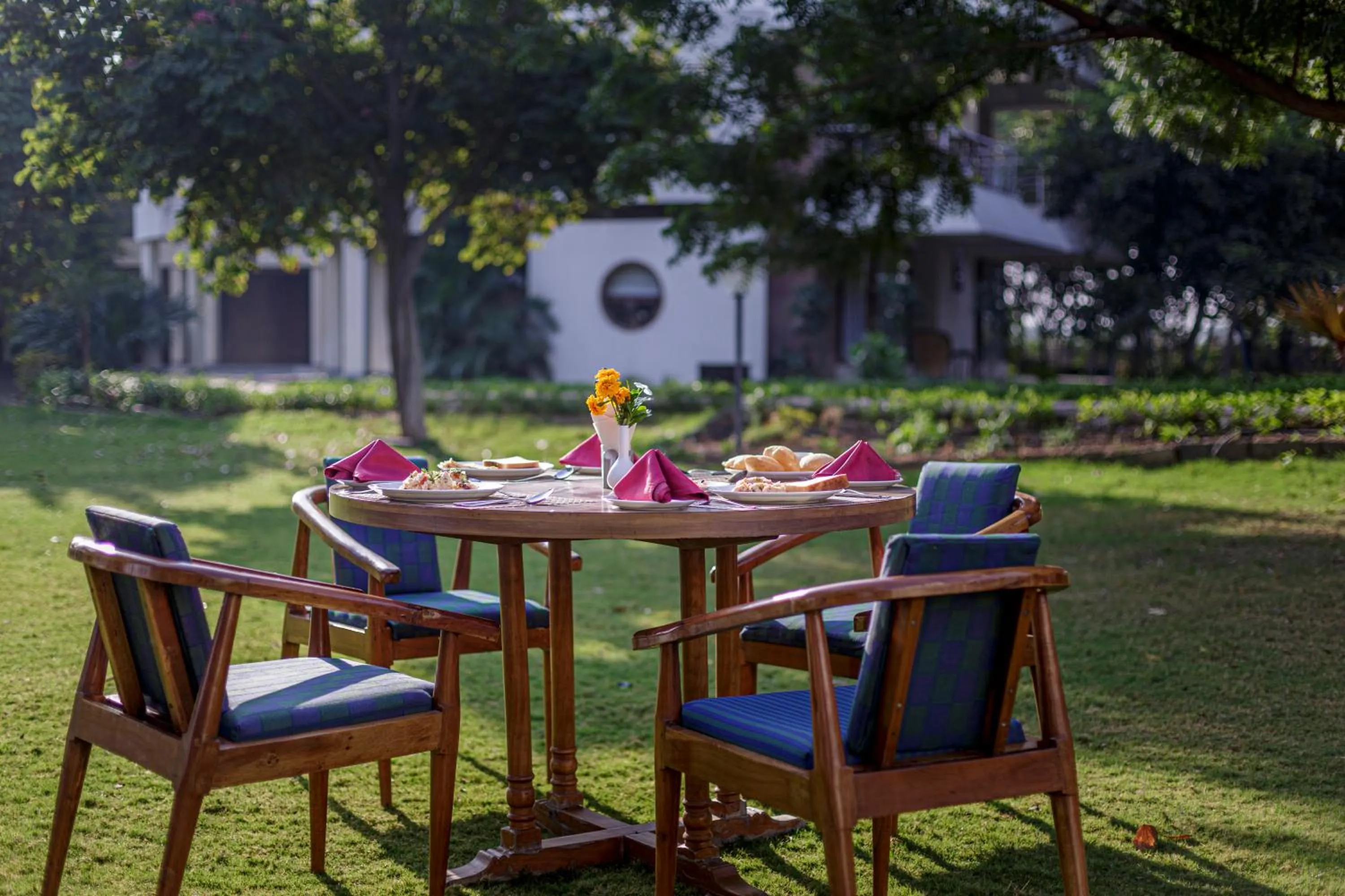 Restaurant/places to eat in The Chitvan Resort