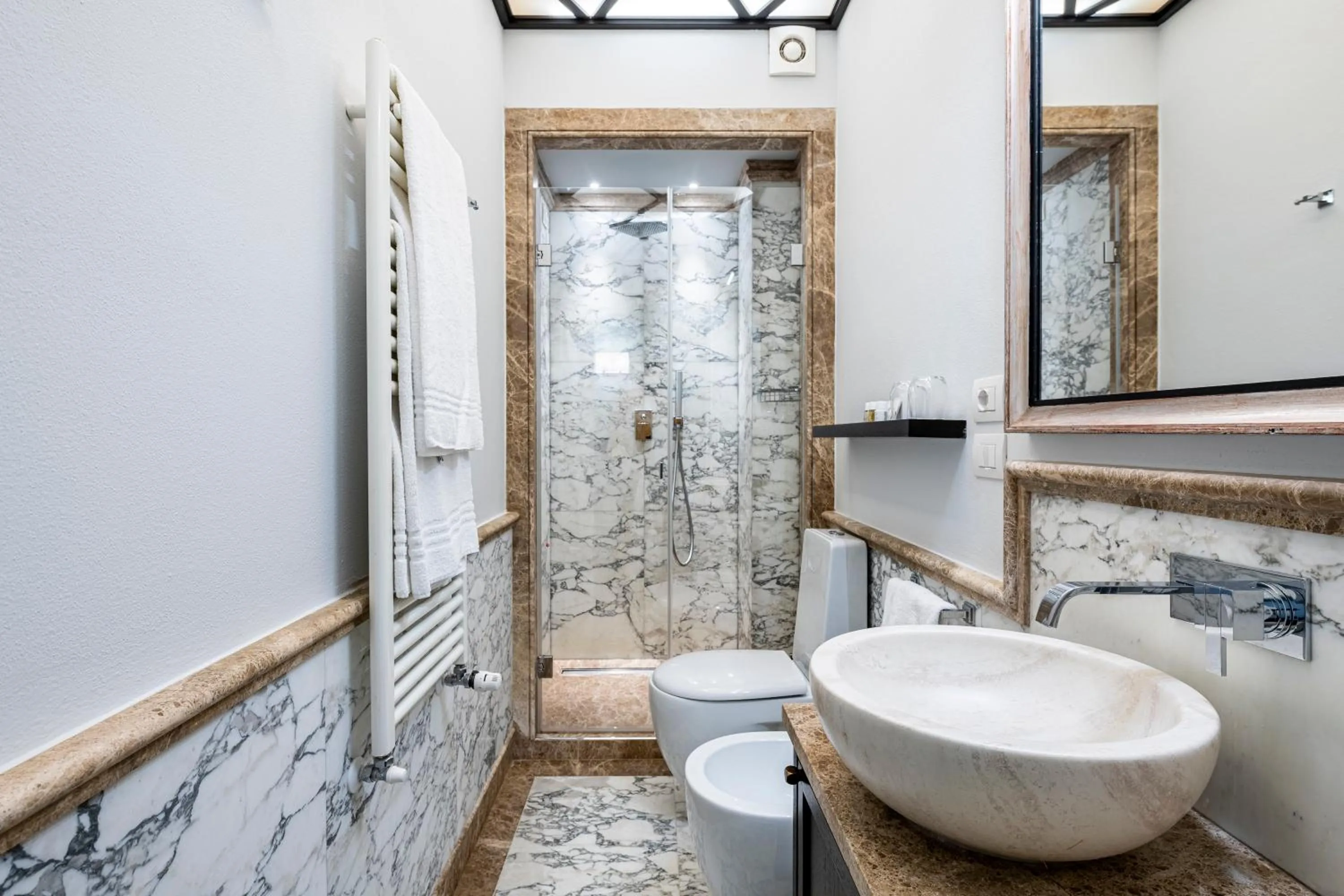 Shower in Glimpse Hotel