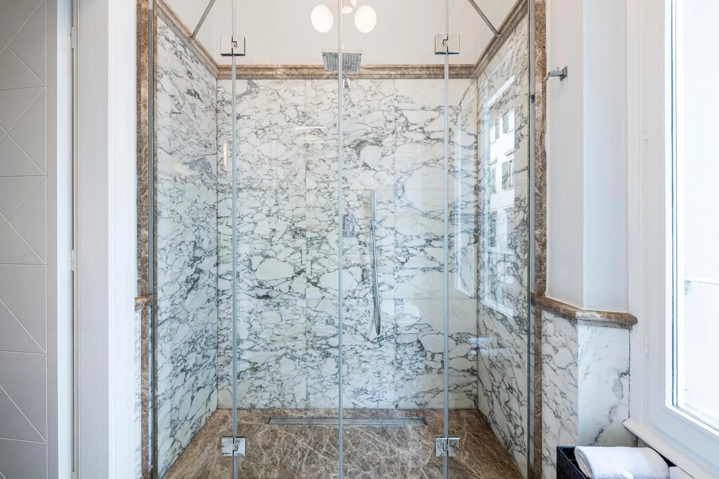 Shower in Glimpse Hotel