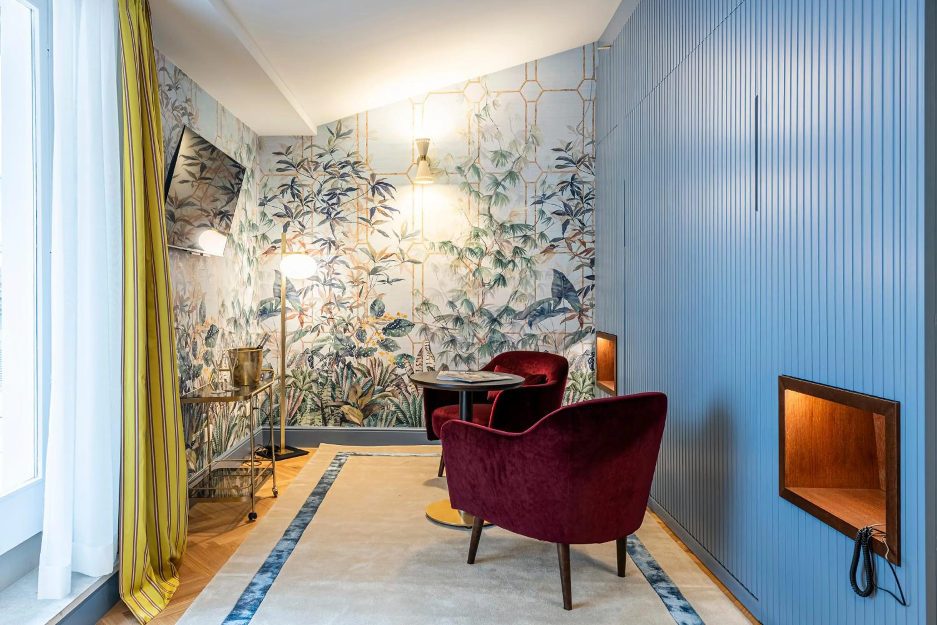 TV and multimedia in Glimpse Hotel