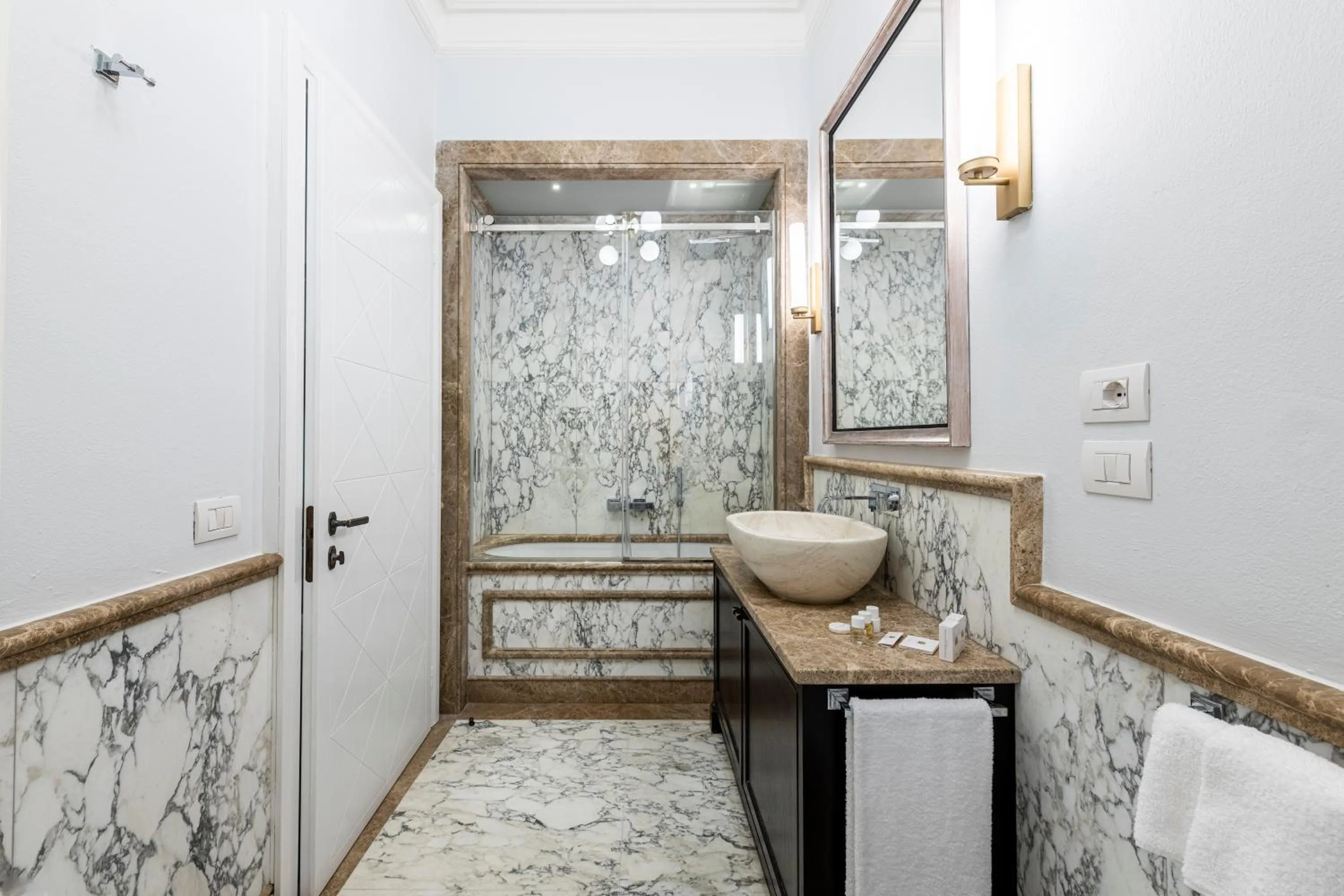 Bathroom in Glimpse Hotel