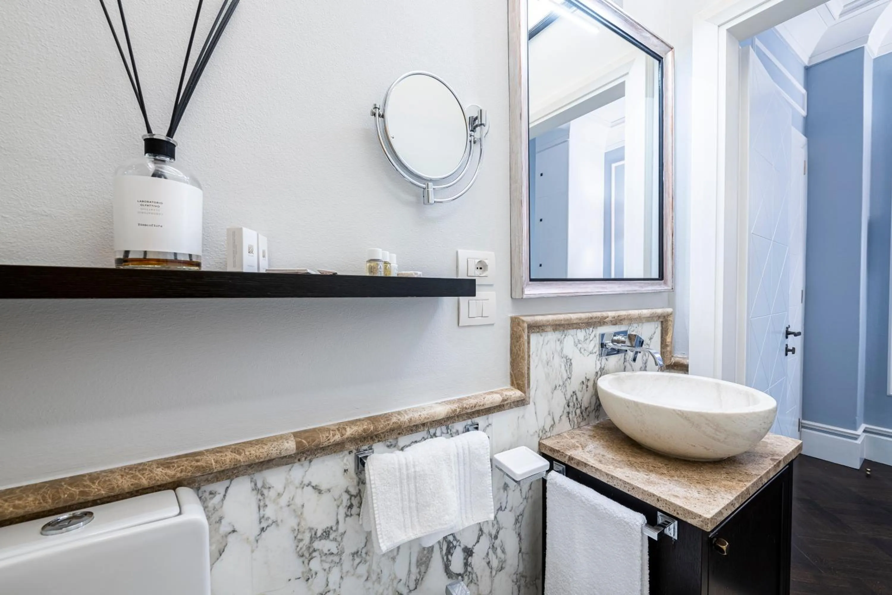 Bathroom in Glimpse Hotel