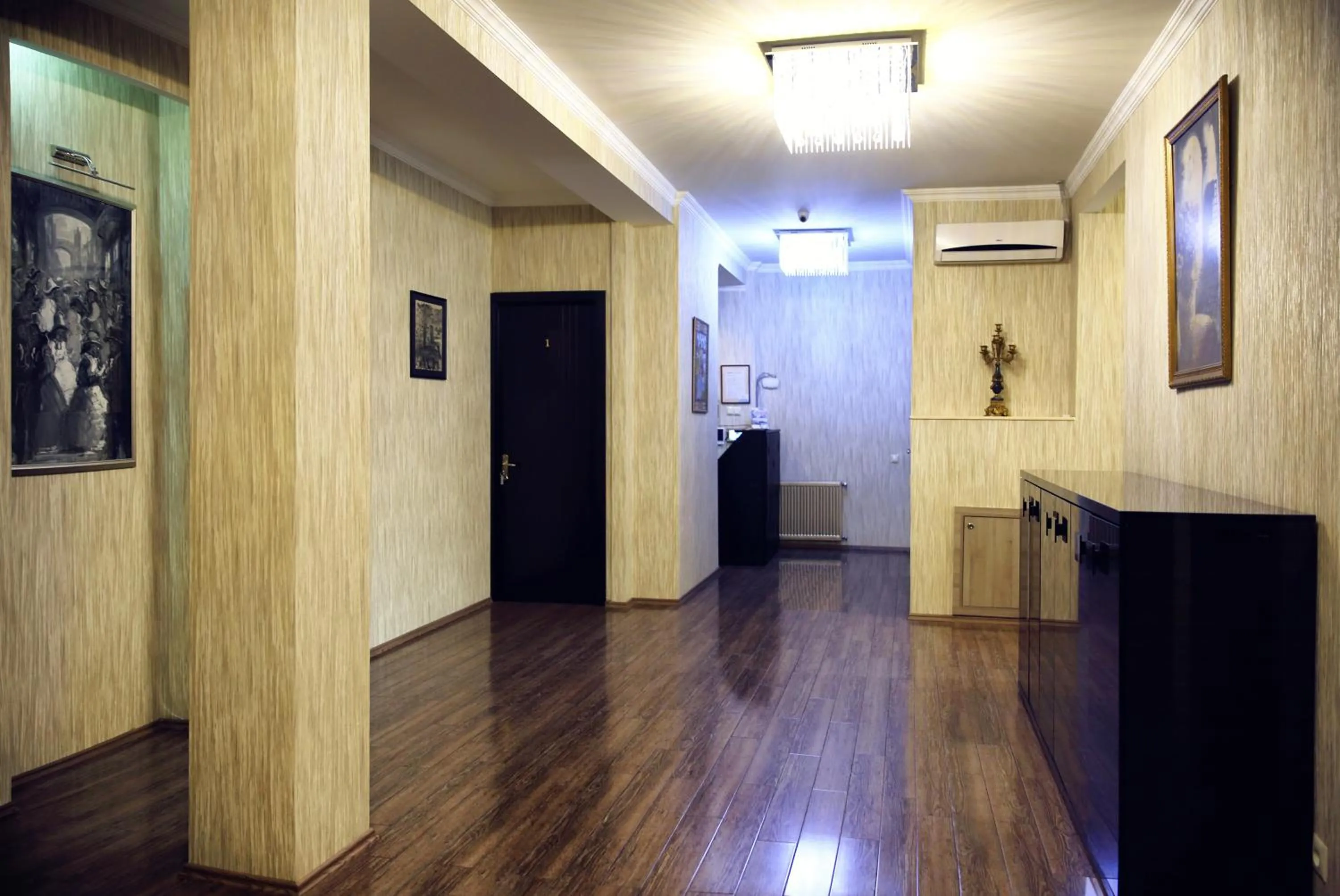 Communal lounge/ TV room in Rondo Hotel