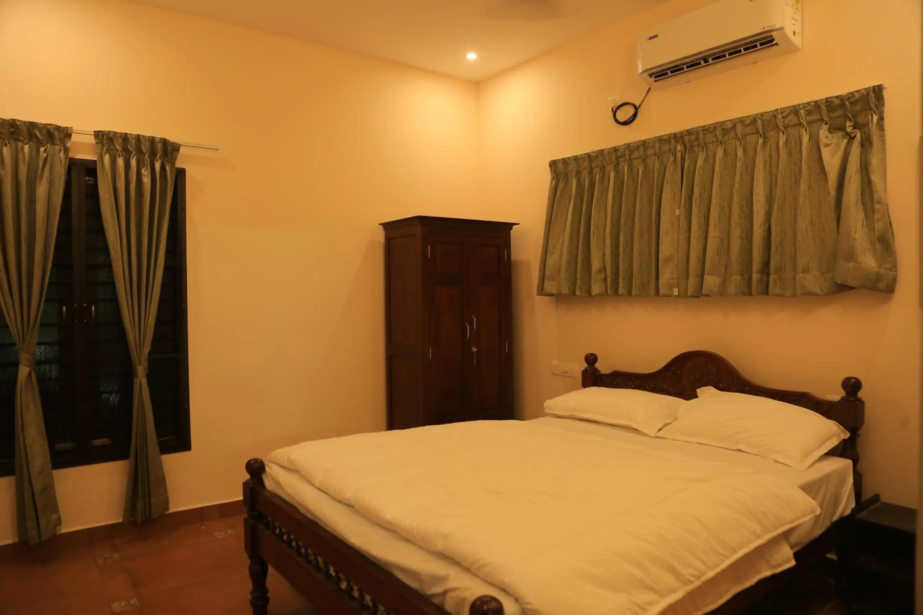 Photo of the whole room, Bed in Ponni Homestay Kumbakonam