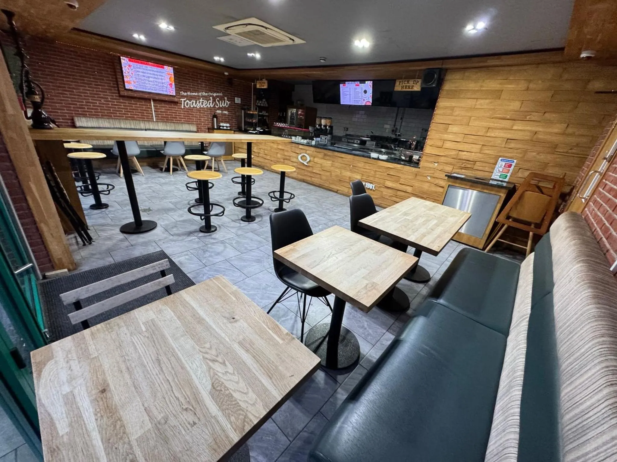 Restaurant/places to eat in Epsilon Hotel