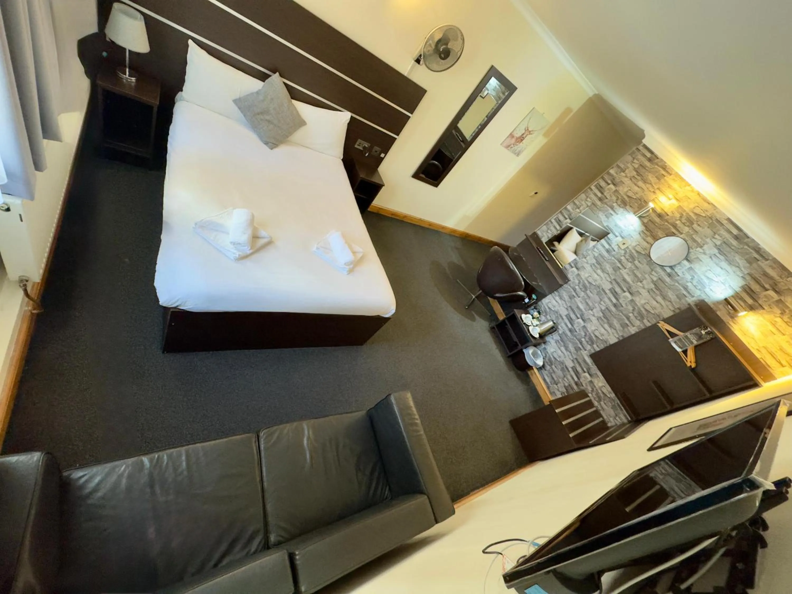 Photo of the whole room, Bed in Epsilon Hotel