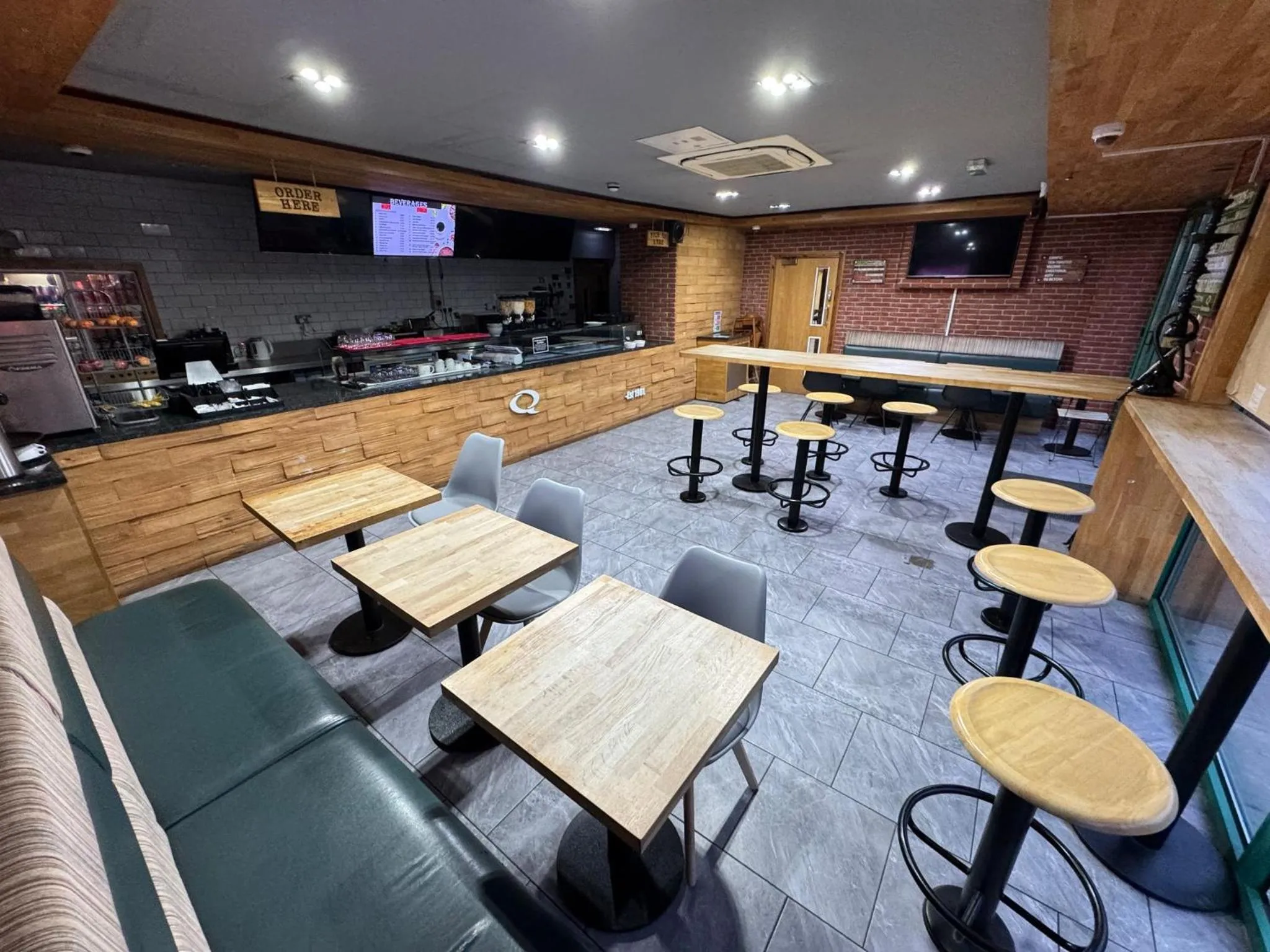 Restaurant/places to eat in Epsilon Hotel