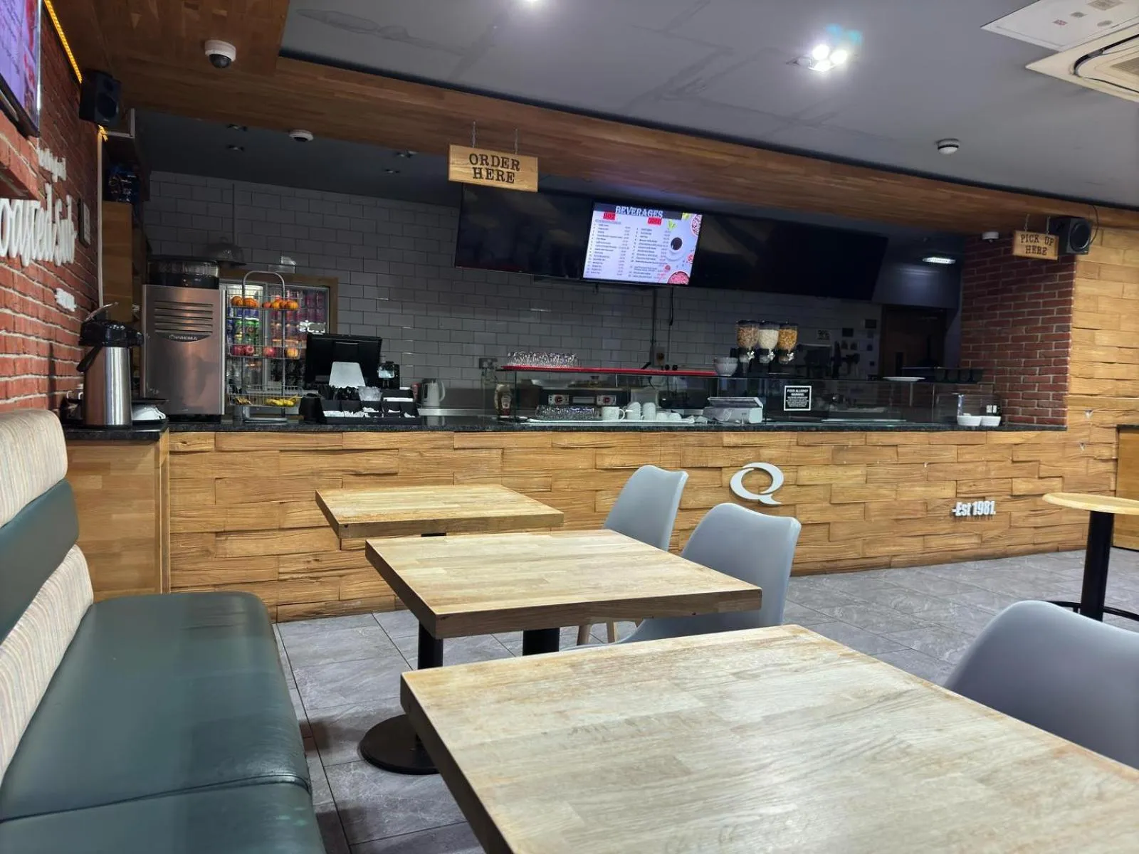 Restaurant/places to eat in Epsilon Hotel