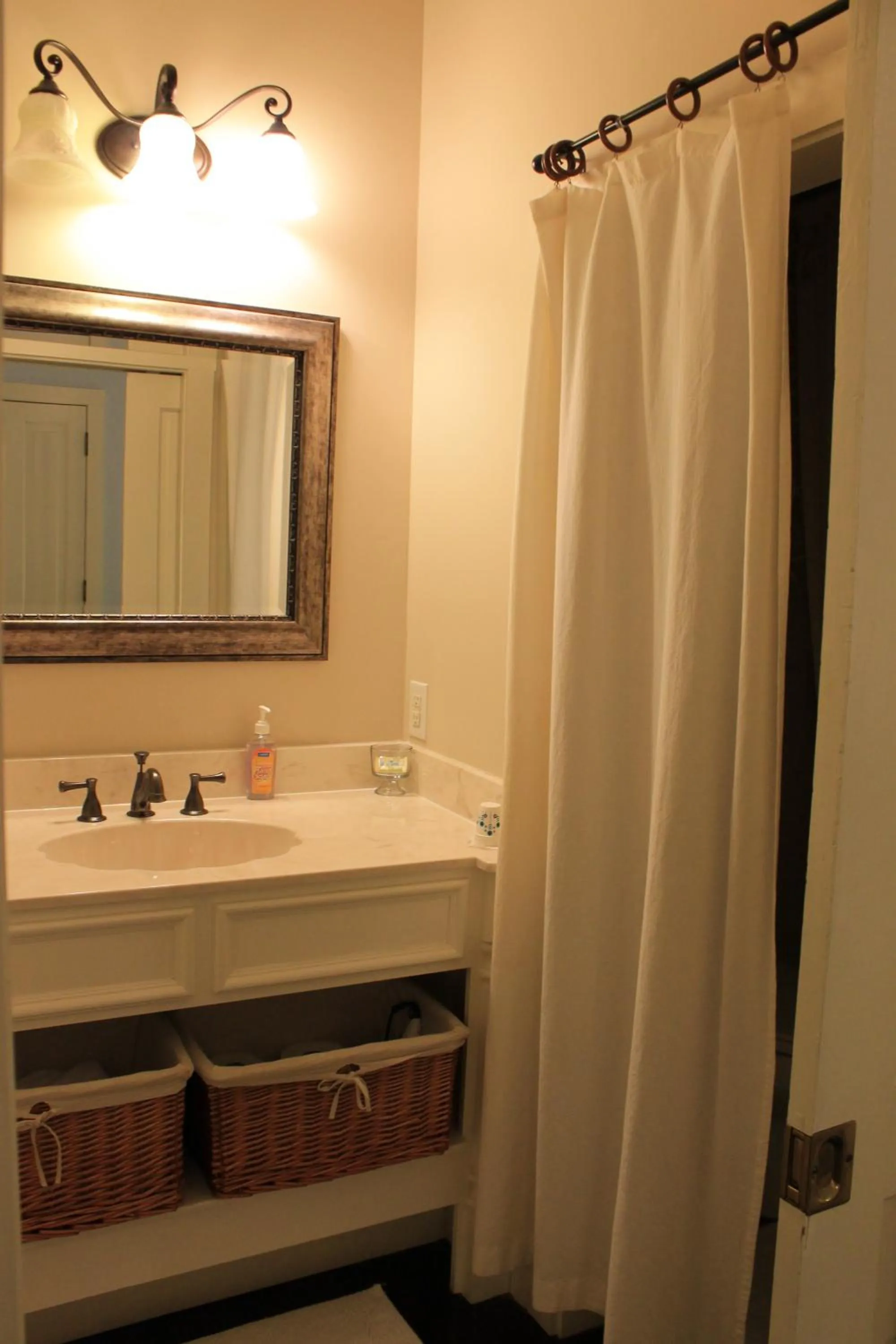 Bathroom in Grand Magnolia Ballroom & Suites