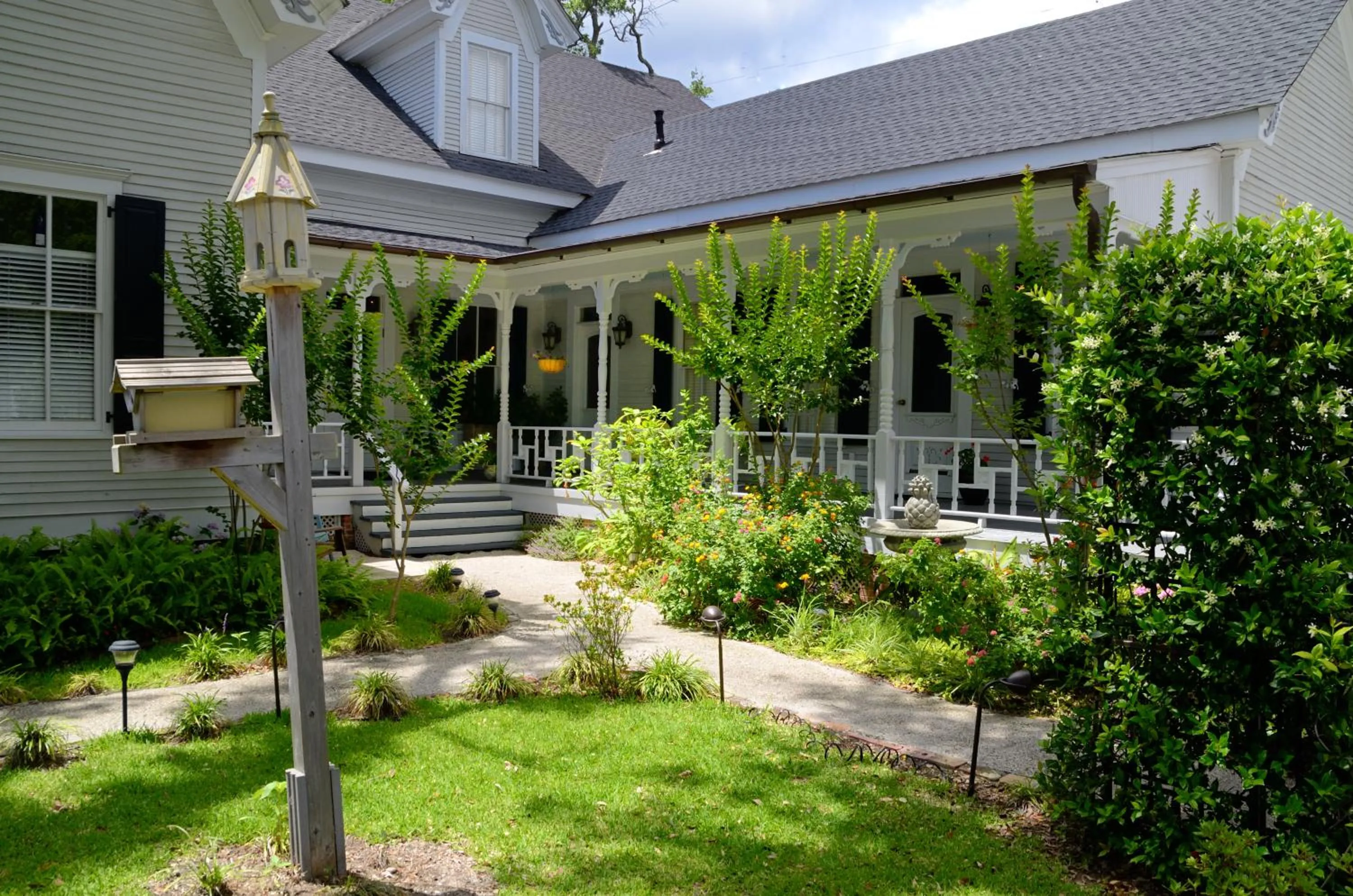 Garden in Grand Magnolia Ballroom & Suites