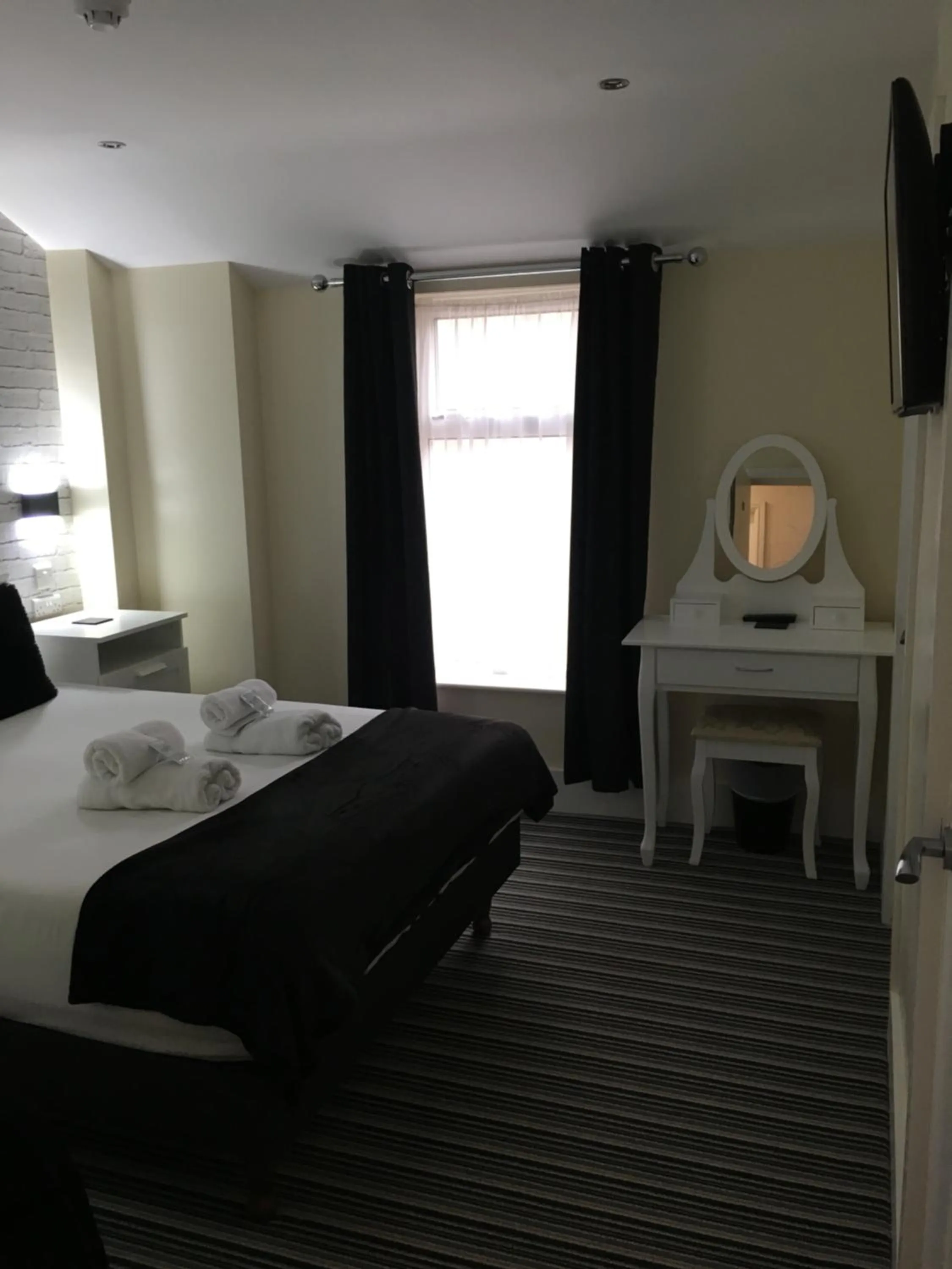 Bedroom, Bed in Happy Return Hotel