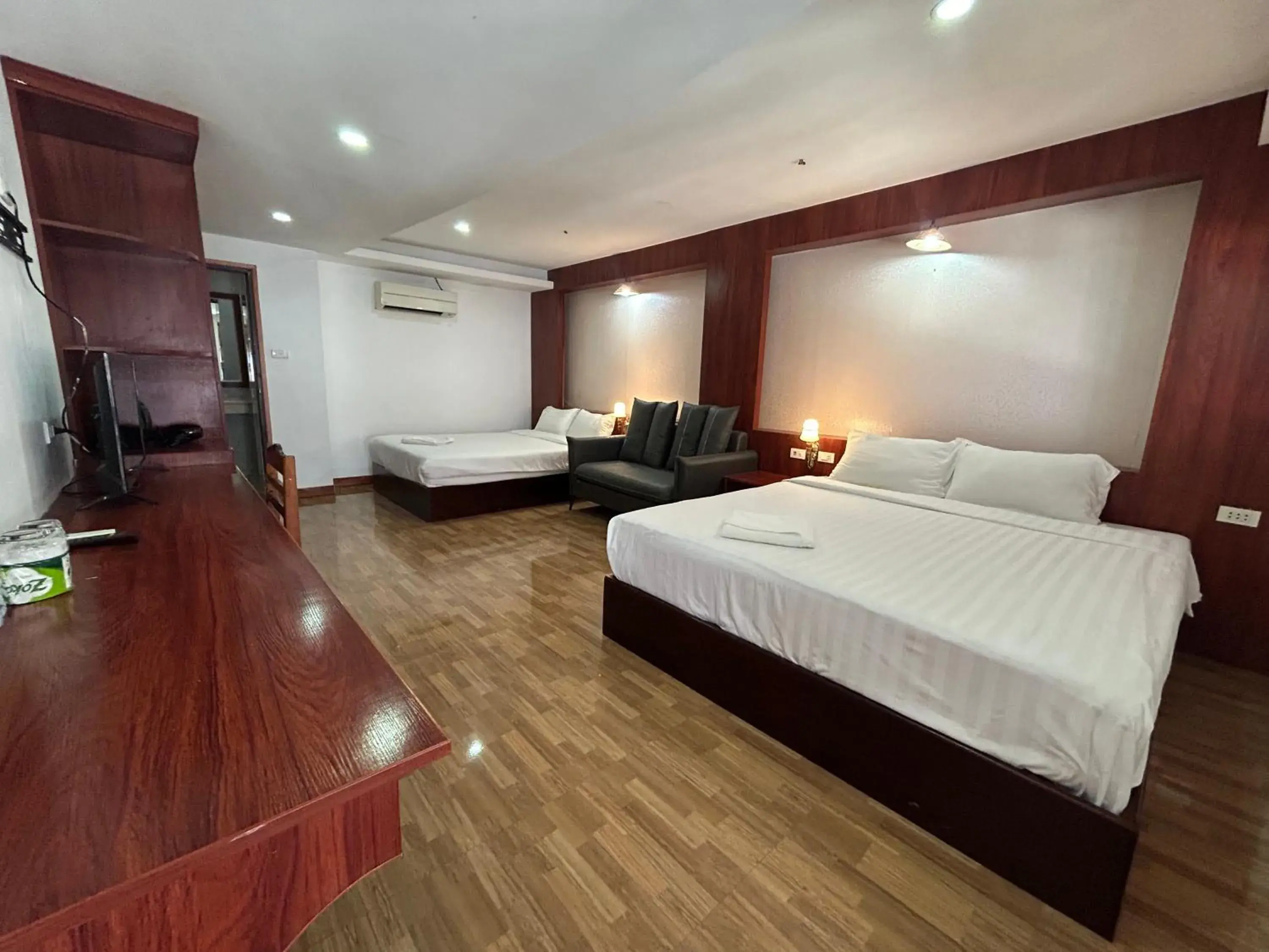 Bedroom, Bed in Vang Vieng Sky Mountain View Hotel Bedroom, Bed in Vang Vieng Sky Mountain View Hotel