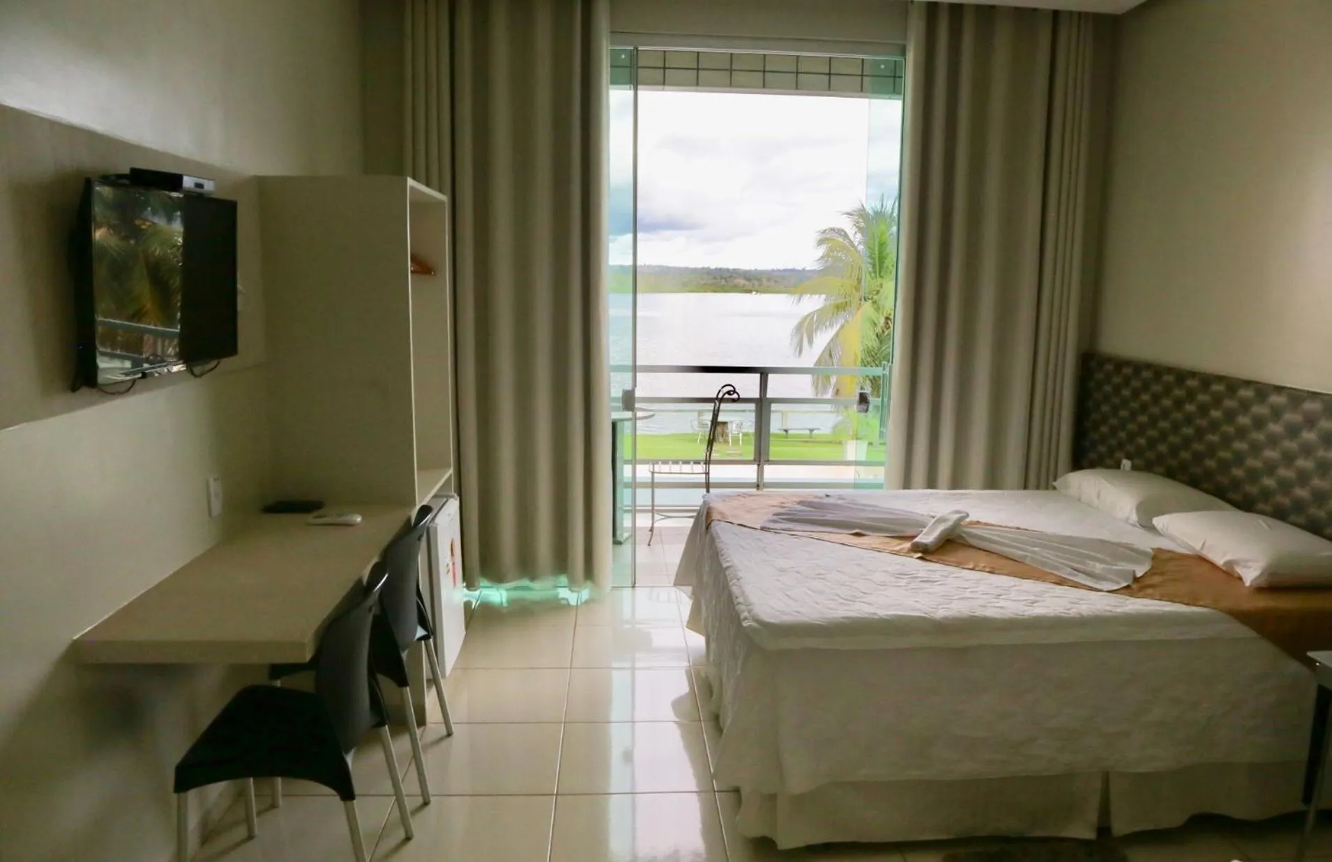 Communal lounge/ TV room, Bed in Xingu Praia Hotel