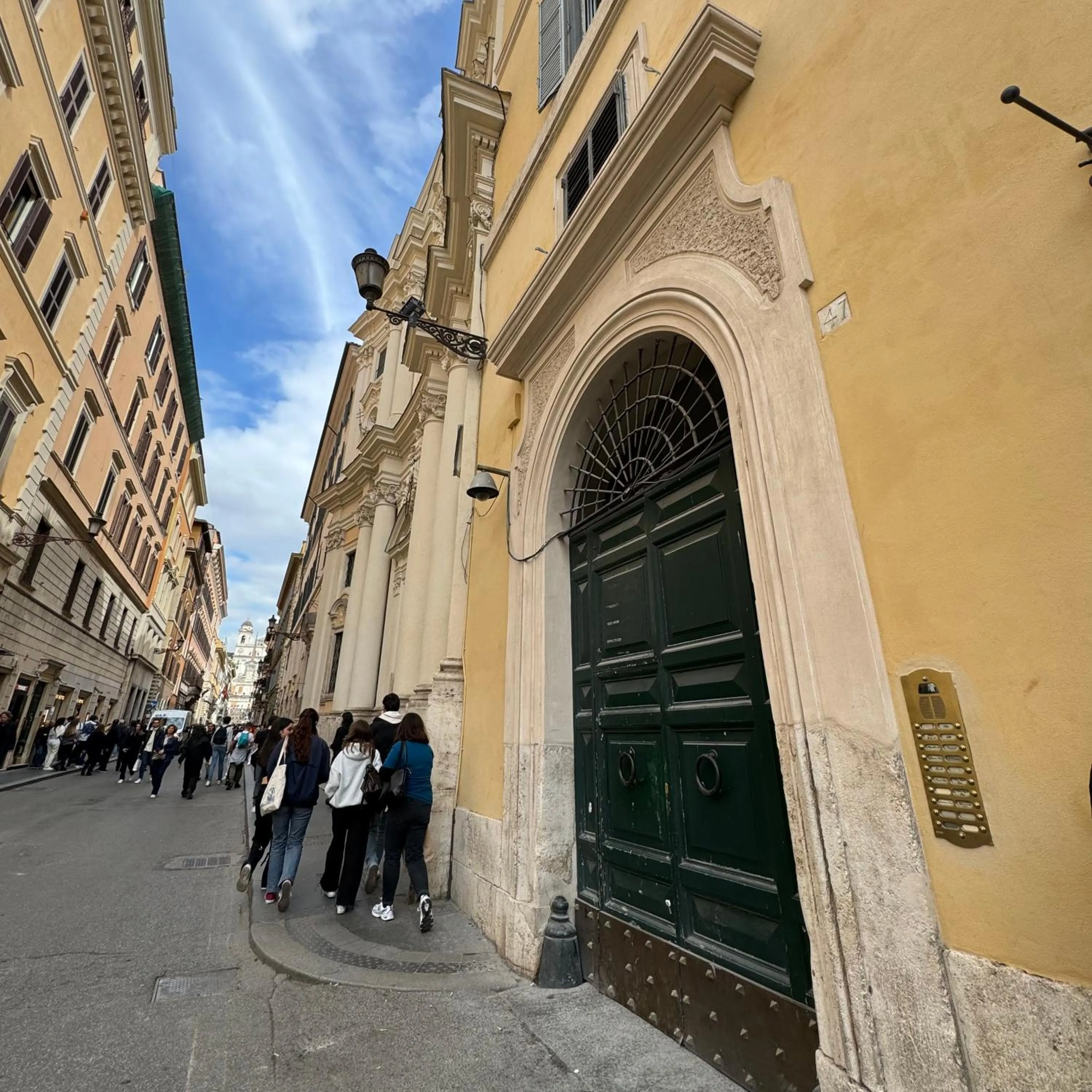 Property building in Goldoni 47